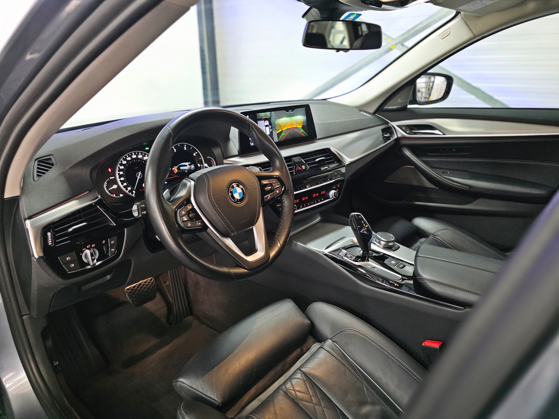 BMW 530d xDrive Touring Sport Line Steptronic-image-10