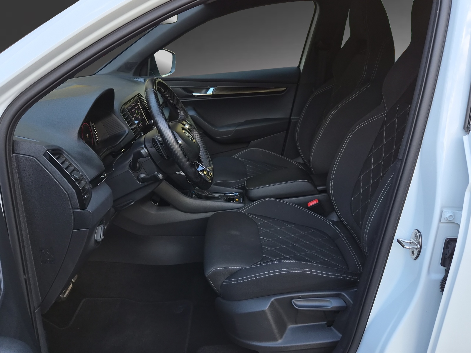 SKODA Karoq 2.0 TDI CR Sport Line 4x4 DSG-image-5