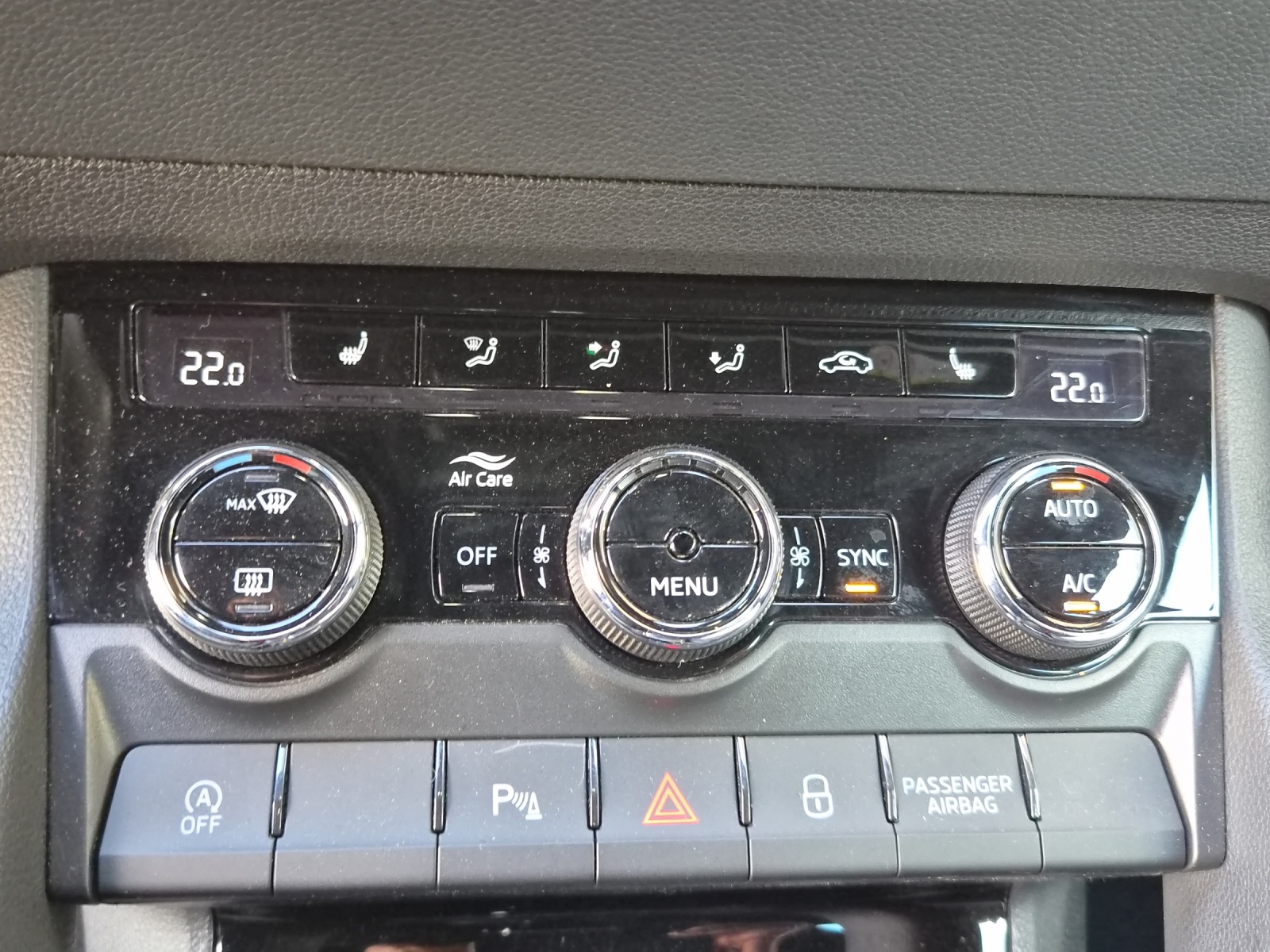 SKODA Karoq 2.0 TDI CR Sport Line 4x4 DSG-image-13