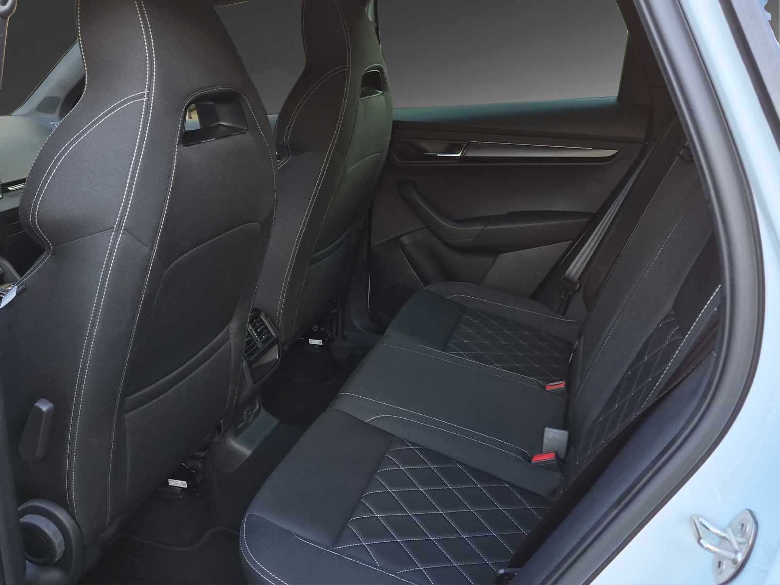 SKODA Karoq 2.0 TDI CR Sport Line 4x4 DSG-image-6