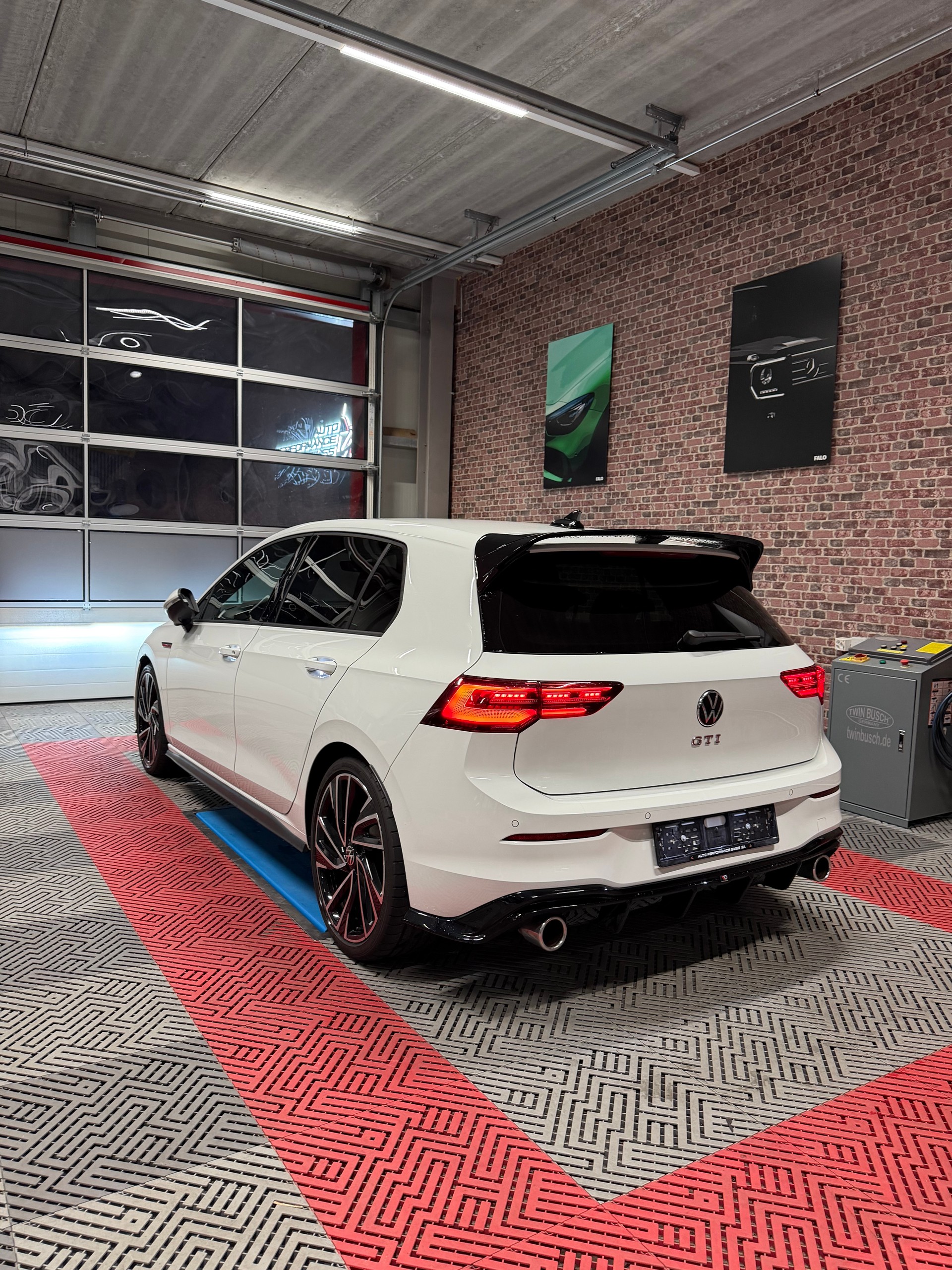 VW Golf 2.0 TSI GTI DSG-image-2