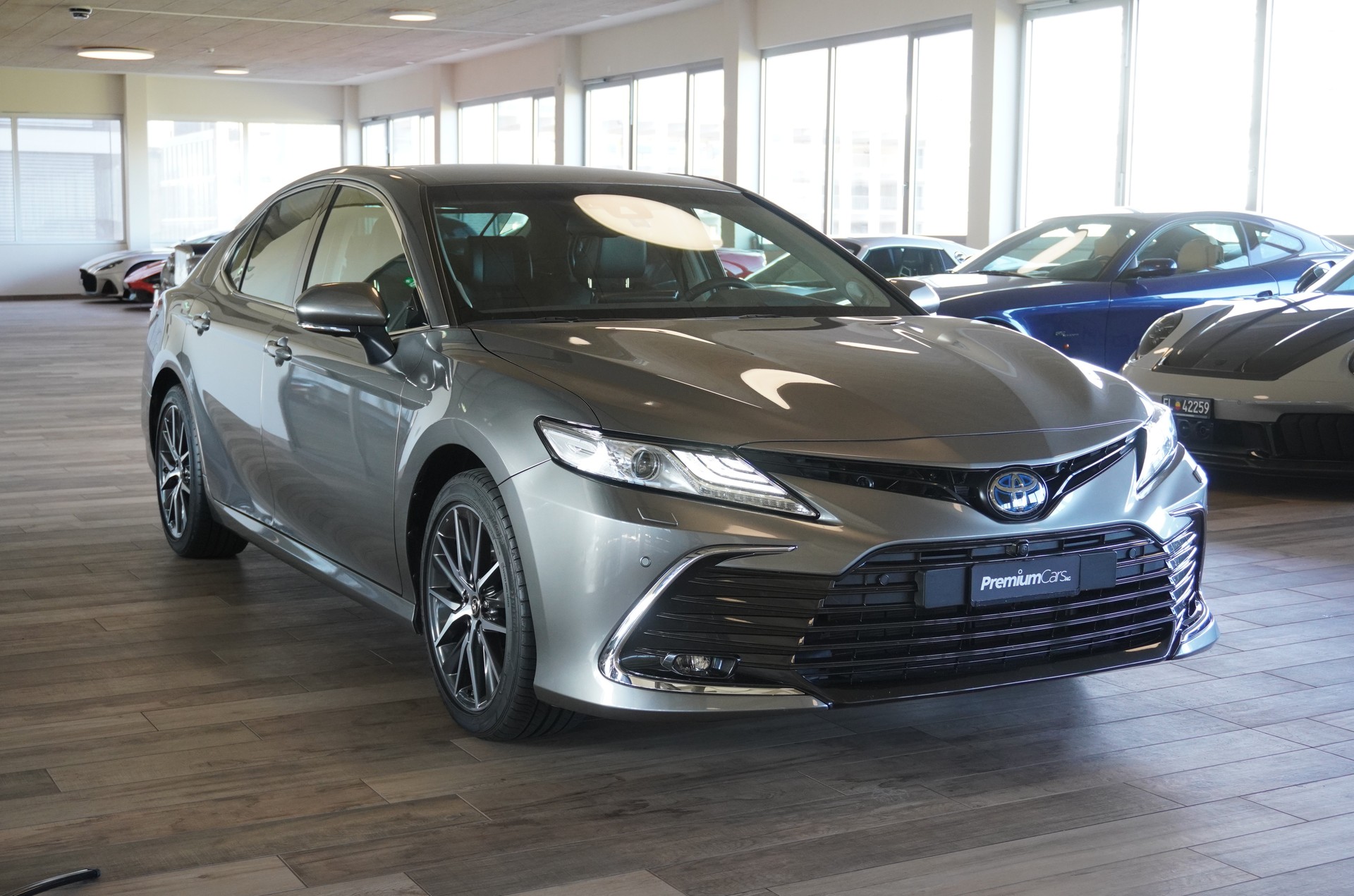 TOYOTA Camry 2.5 HSD e-CVT Premium-image-2
