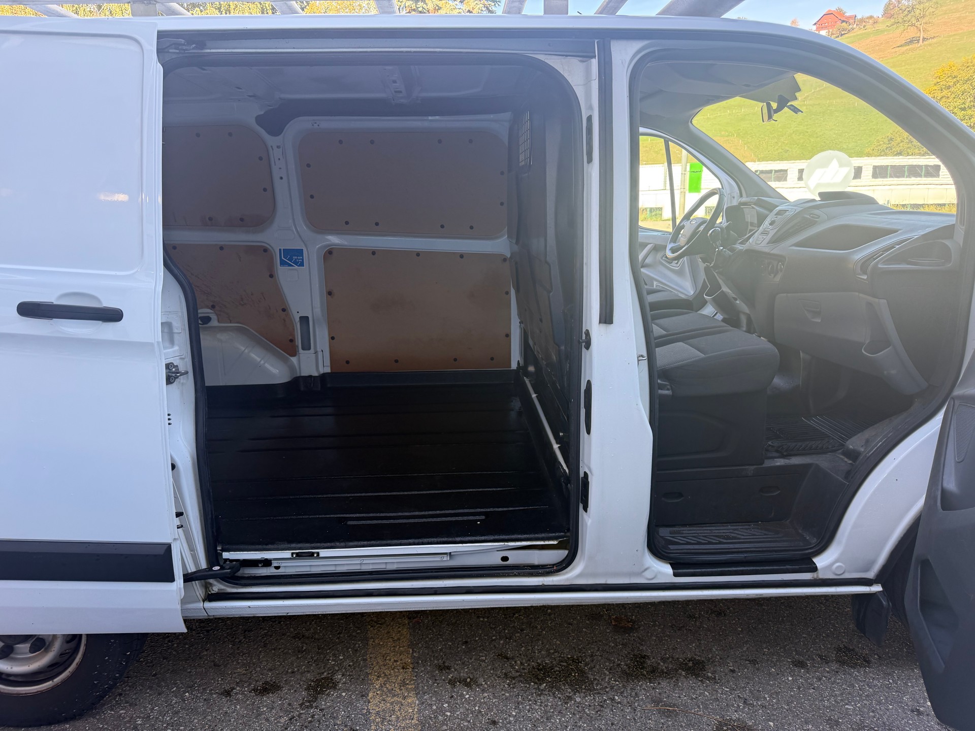 FORD Transit Custom Van 250 L1H1 Startup-image-10