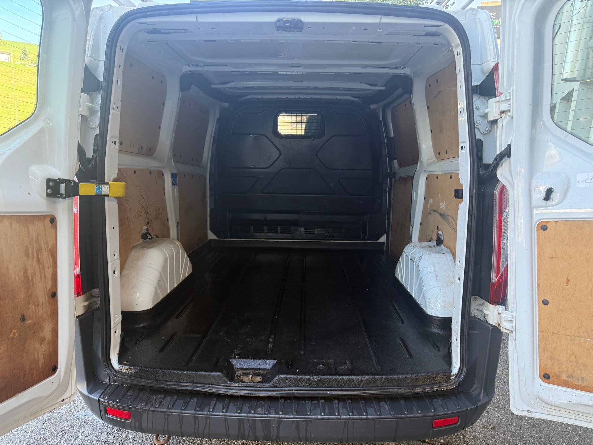 FORD Transit Custom Van 250 L1H1 Startup-image-6