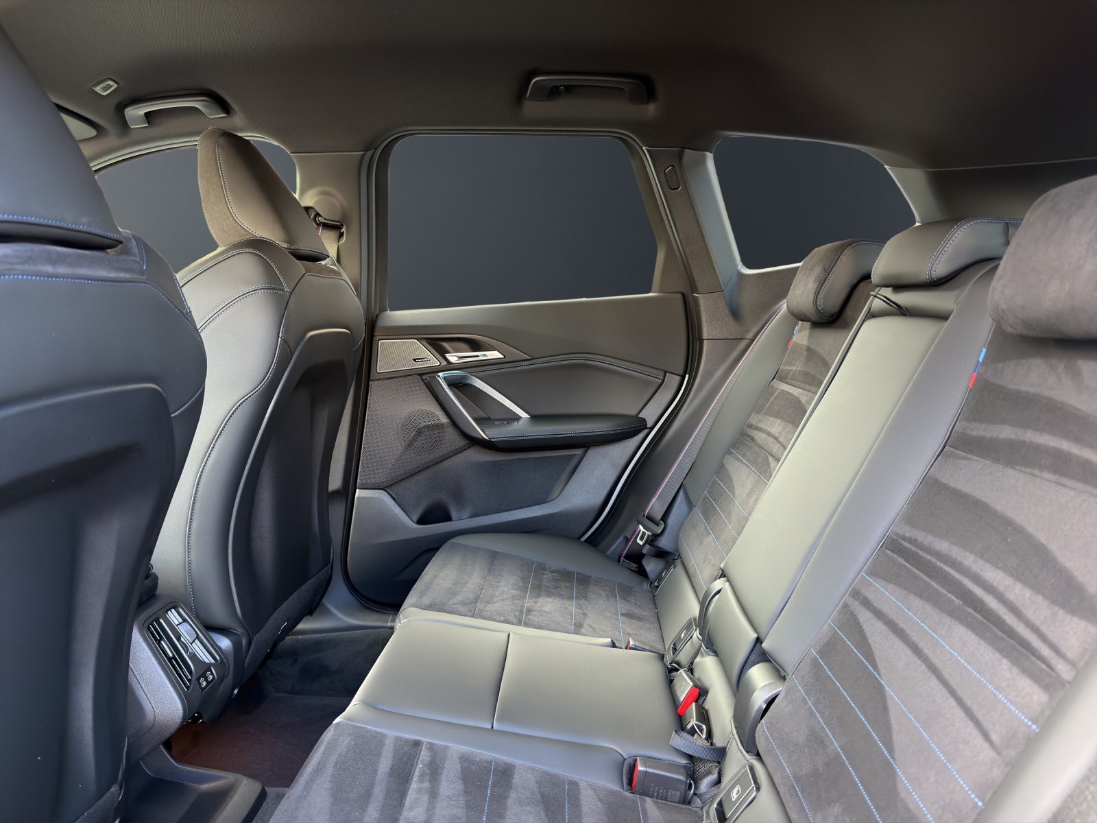 BMW X1 23i xDrive-image-11