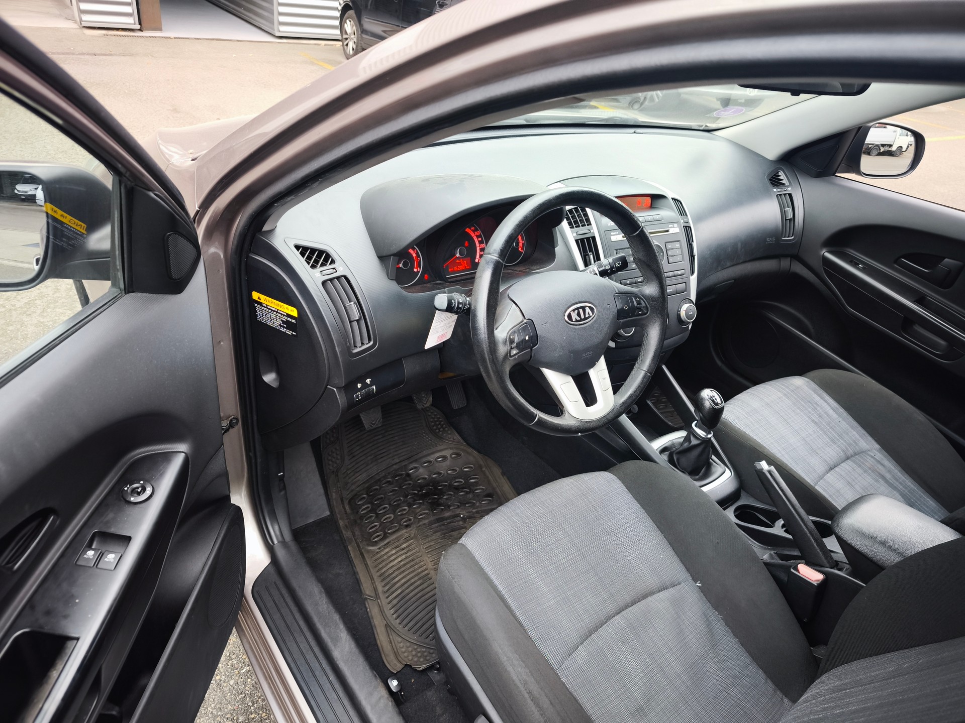 KIA CEED-image-10