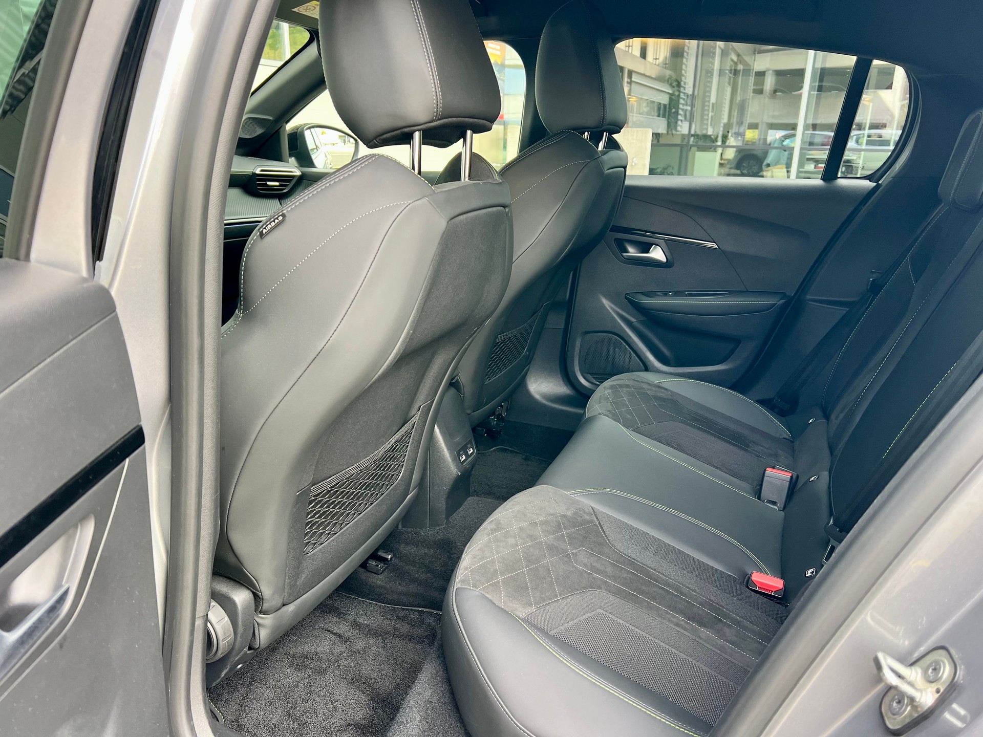 PEUGEOT 208 Elektrik GT Pack-image-14