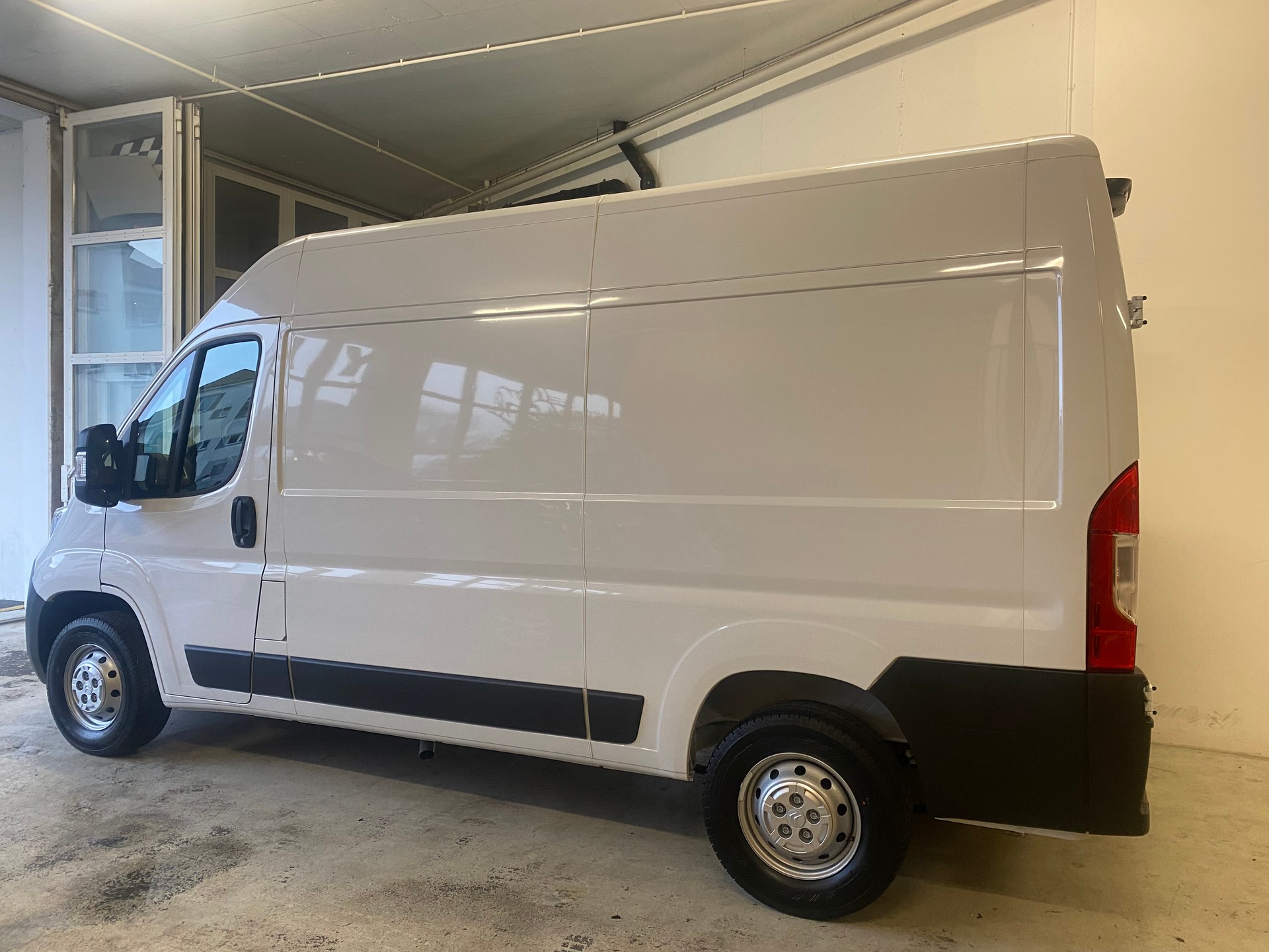 CITROEN Jumper 33 2.2 BlueHDi 140 L2H2-image-12