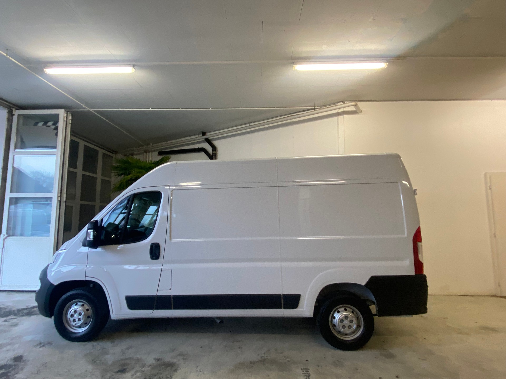 CITROEN Jumper 33 2.2 BlueHDi 140 L2H2-image-1
