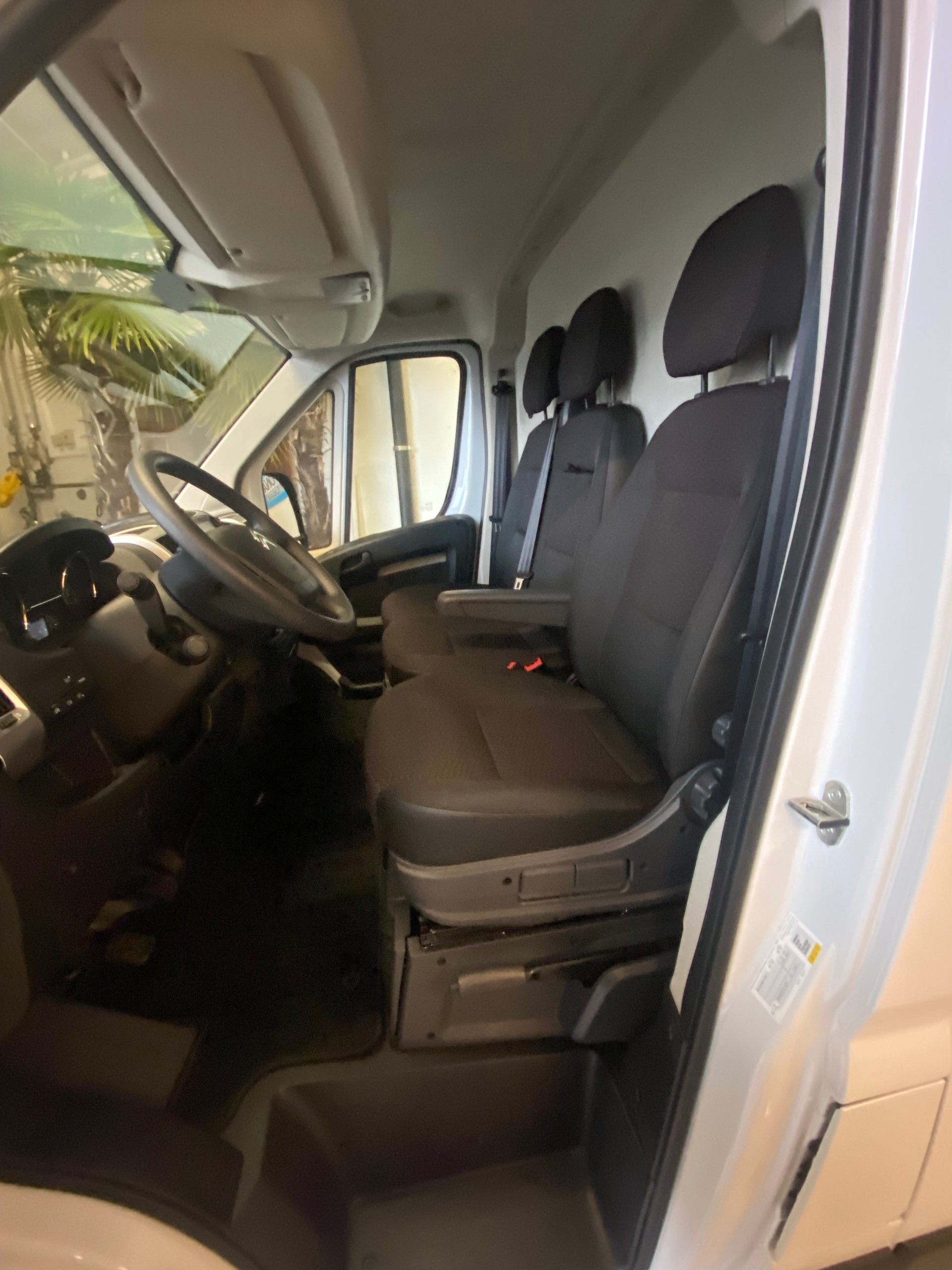CITROEN Jumper 33 2.2 BlueHDi 140 L2H2-image-8
