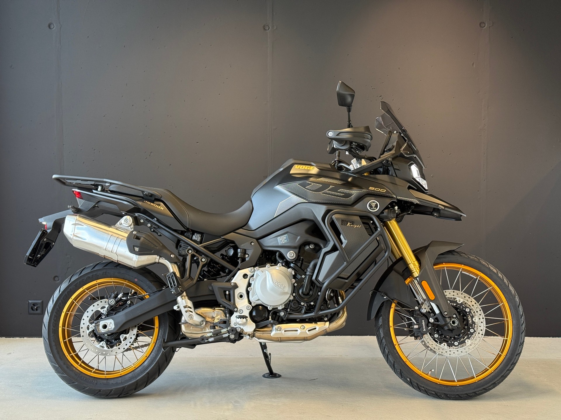VOGE DS 900 X-showroom-element-1