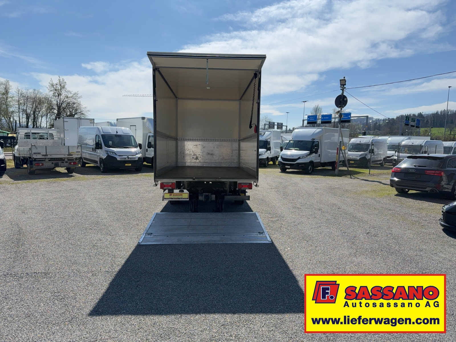 IVECO Daily 35S21 HI-MATIC Koffer mit Hebebühne-image-7