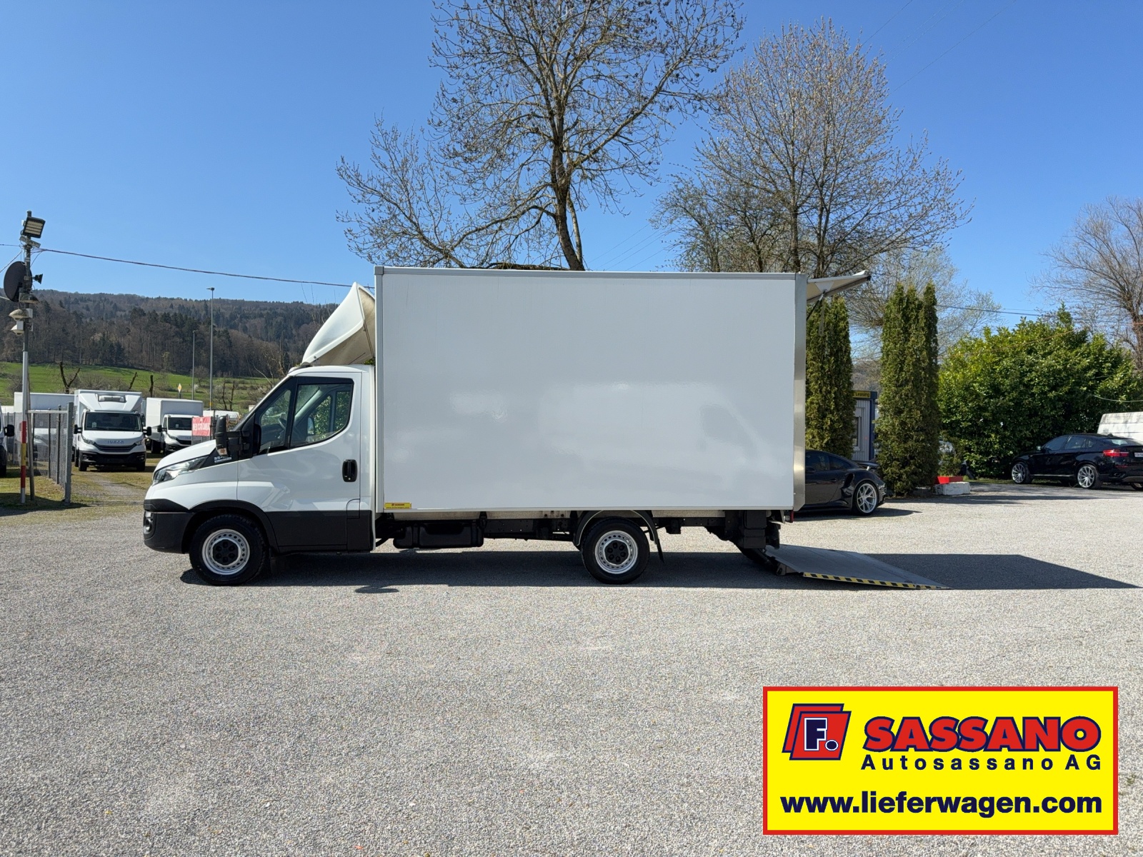 IVECO Daily 35S21 HI-MATIC Koffer mit Hebebühne-image-2