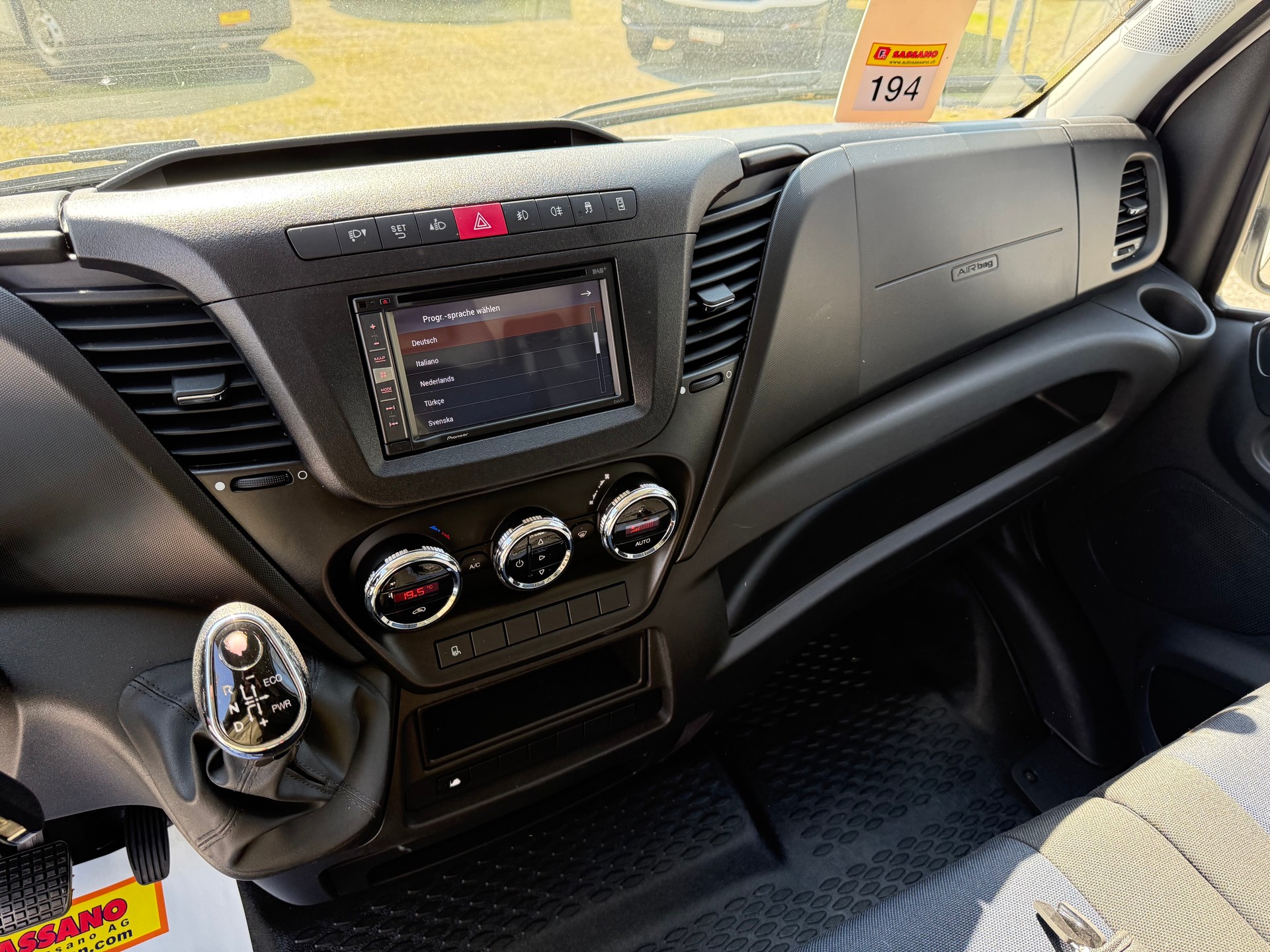 IVECO Daily 35S21 HI-MATIC Koffer mit Hebebühne-image-12