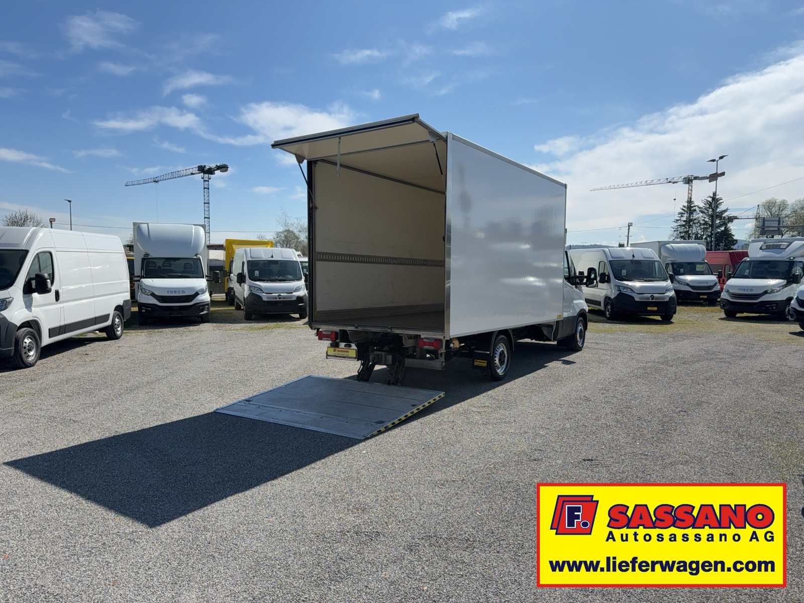 IVECO Daily 35S21 HI-MATIC Koffer mit Hebebühne-image-6