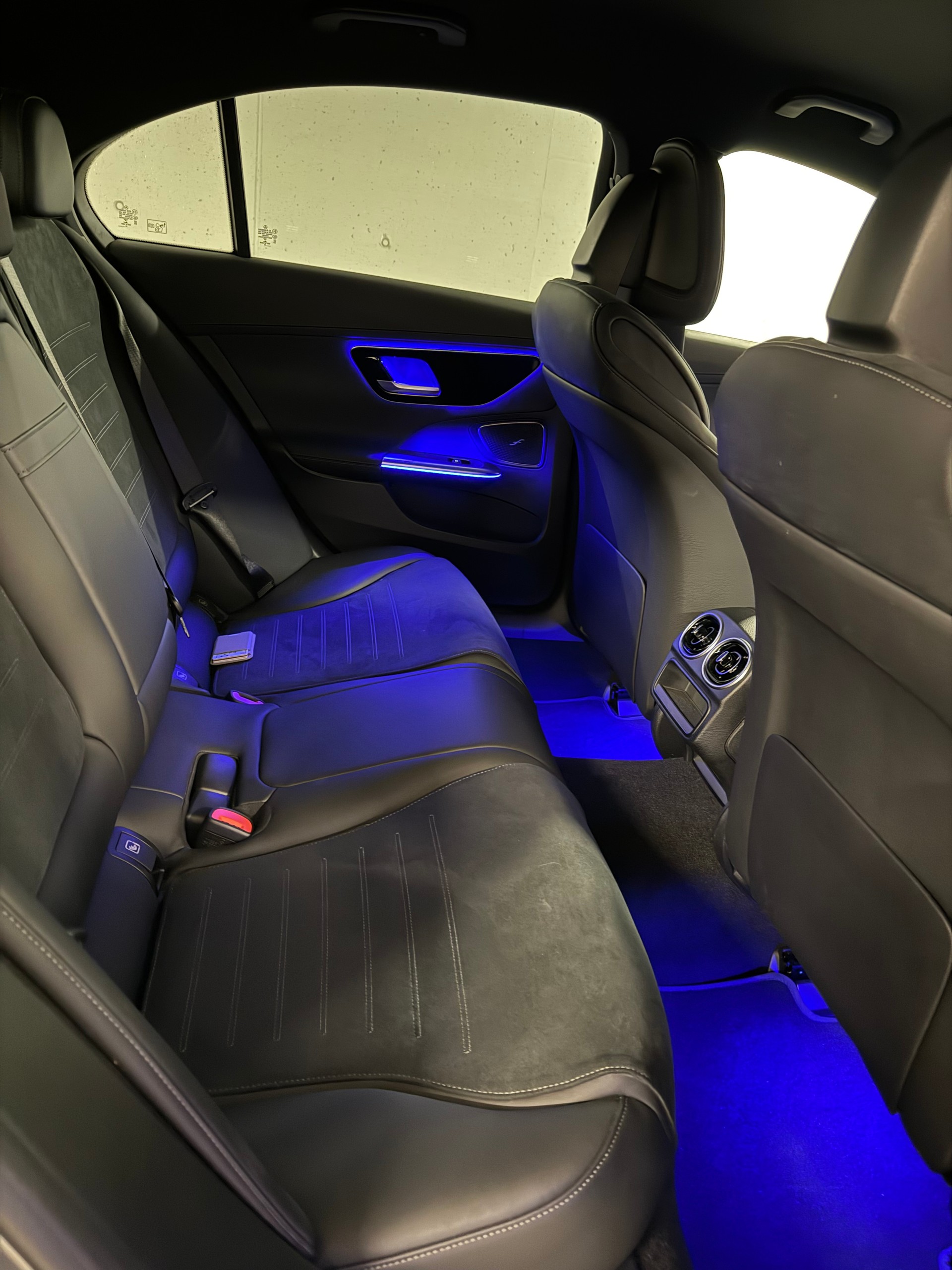 MERCEDES-BENZ C 200 AMG Line-image-5