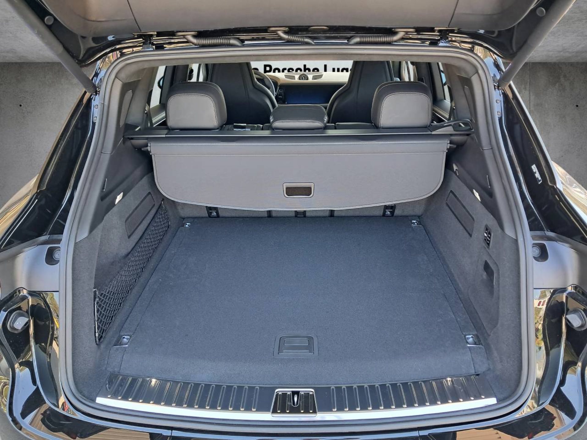 PORSCHE Cayenne Turbo E-Hybrid-image-23