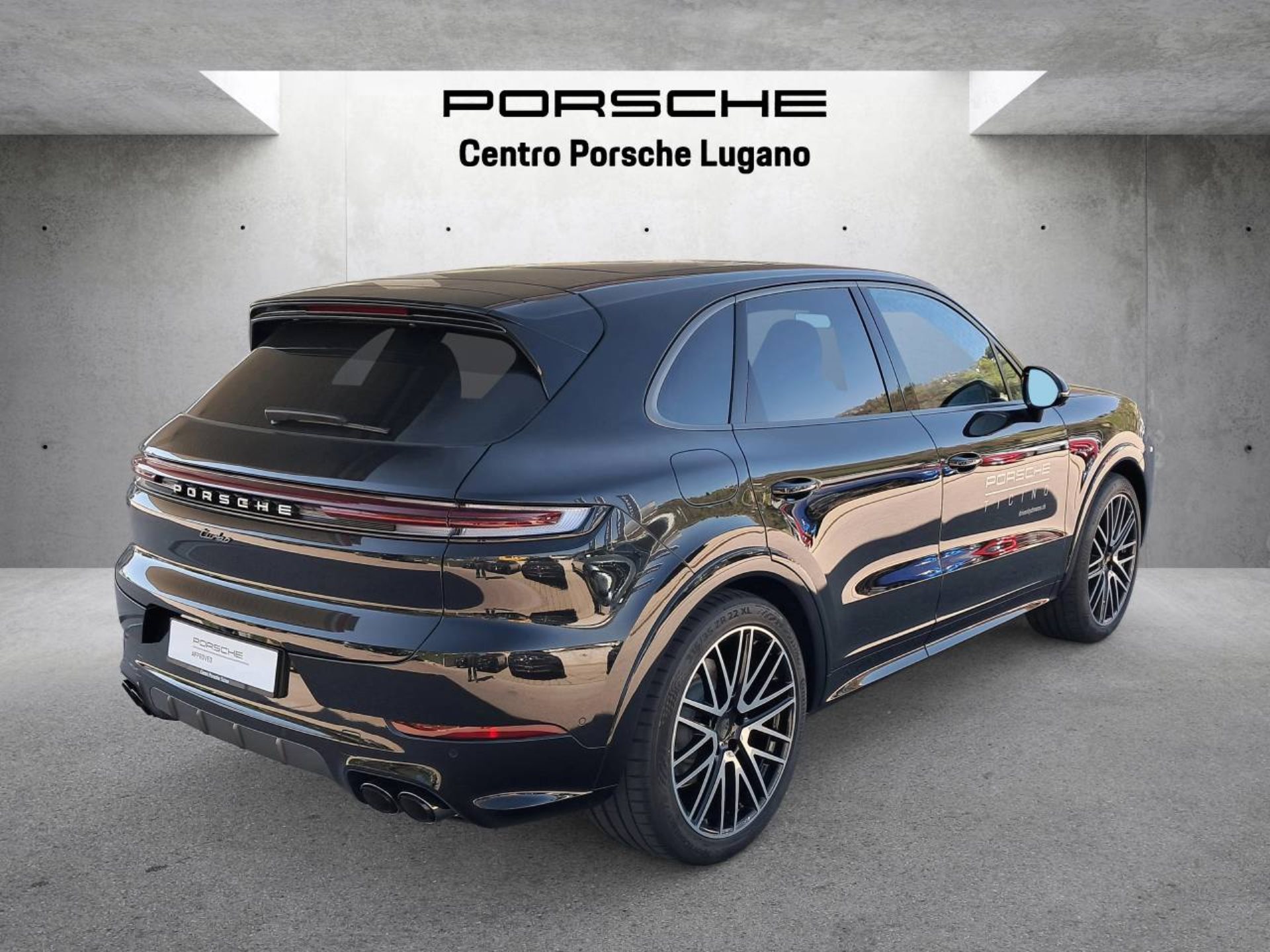 PORSCHE Cayenne Turbo E-Hybrid-image-7