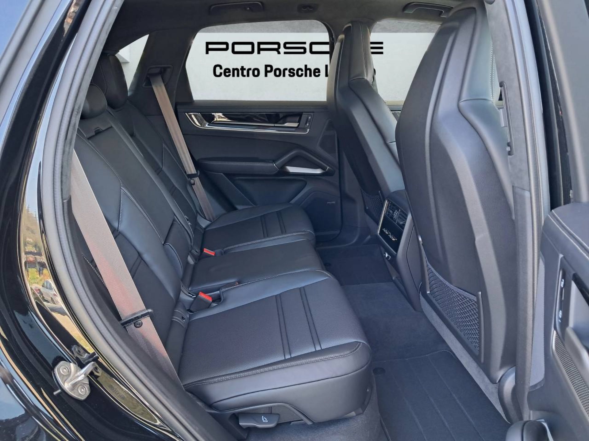 PORSCHE Cayenne Turbo E-Hybrid-image-17