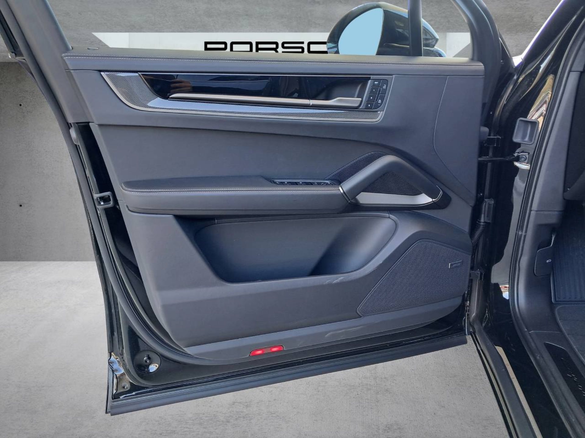 PORSCHE Cayenne Turbo E-Hybrid-image-24