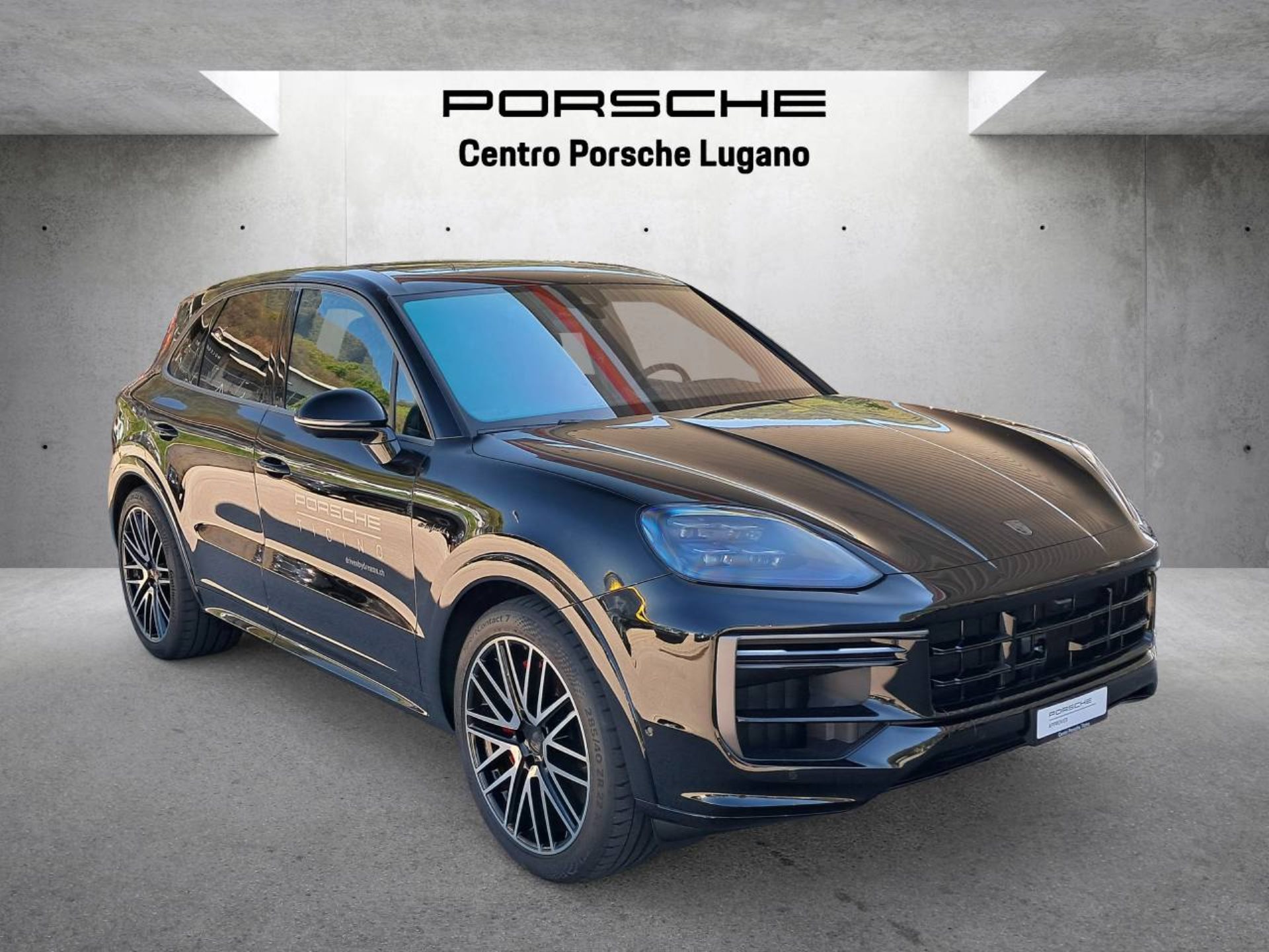 PORSCHE Cayenne Turbo E-Hybrid-image-5