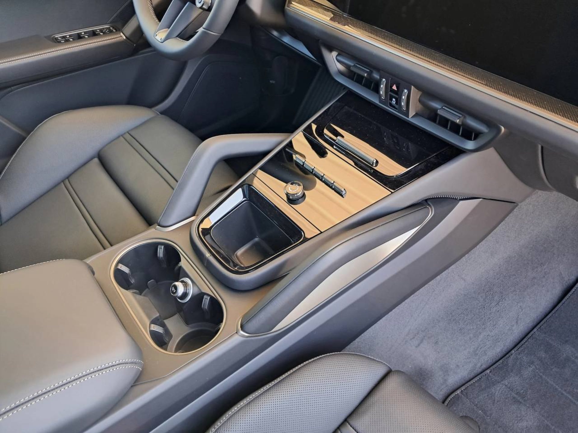 PORSCHE Cayenne Turbo E-Hybrid-image-19