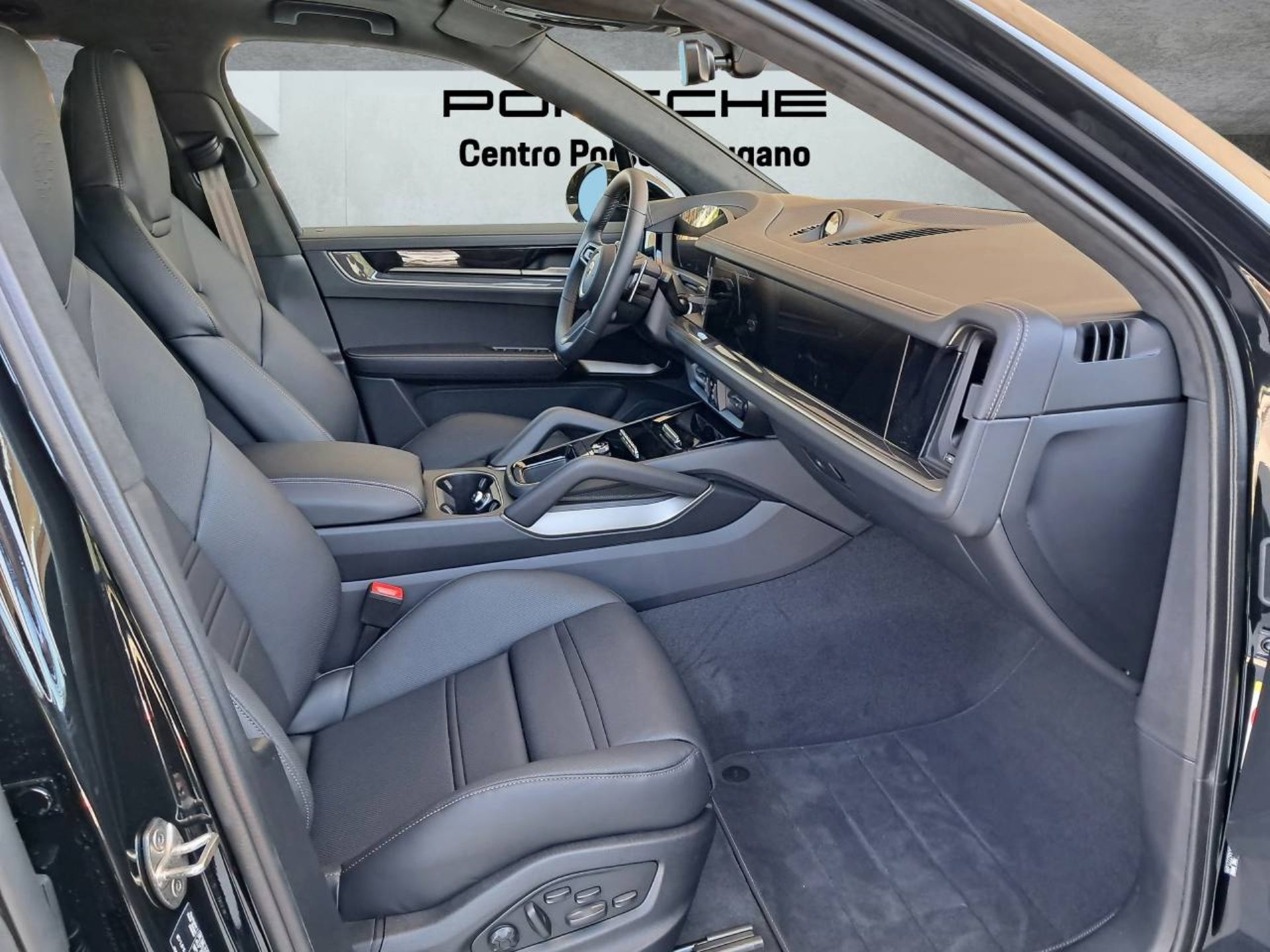 PORSCHE Cayenne Turbo E-Hybrid-image-13