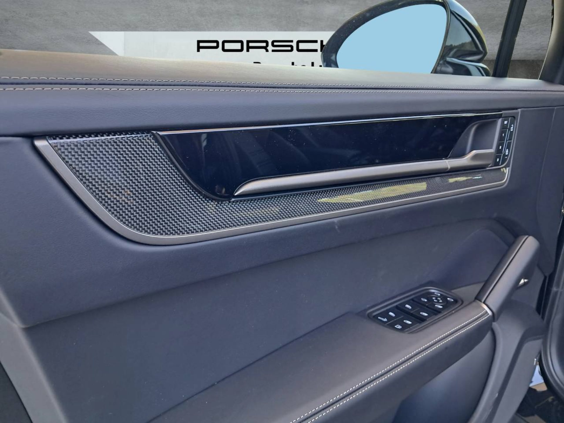 PORSCHE Cayenne Turbo E-Hybrid-image-28
