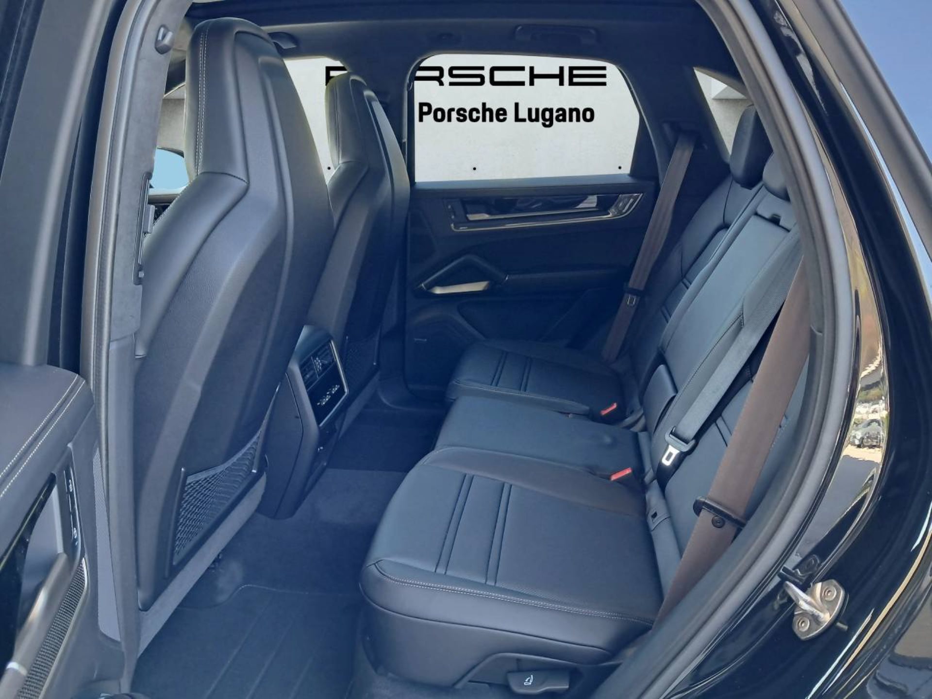 PORSCHE Cayenne Turbo E-Hybrid-image-16