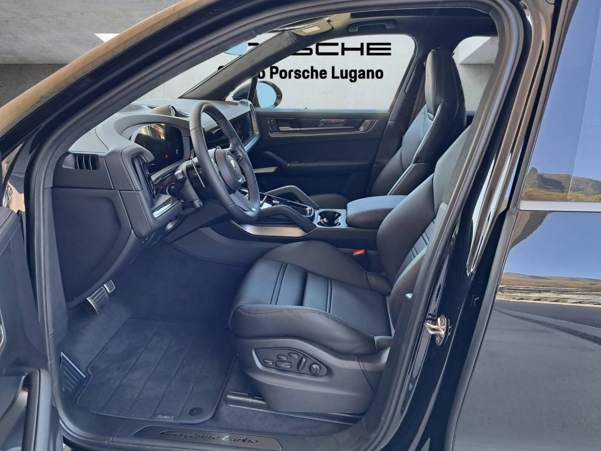 PORSCHE Cayenne Turbo E-Hybrid-image-3