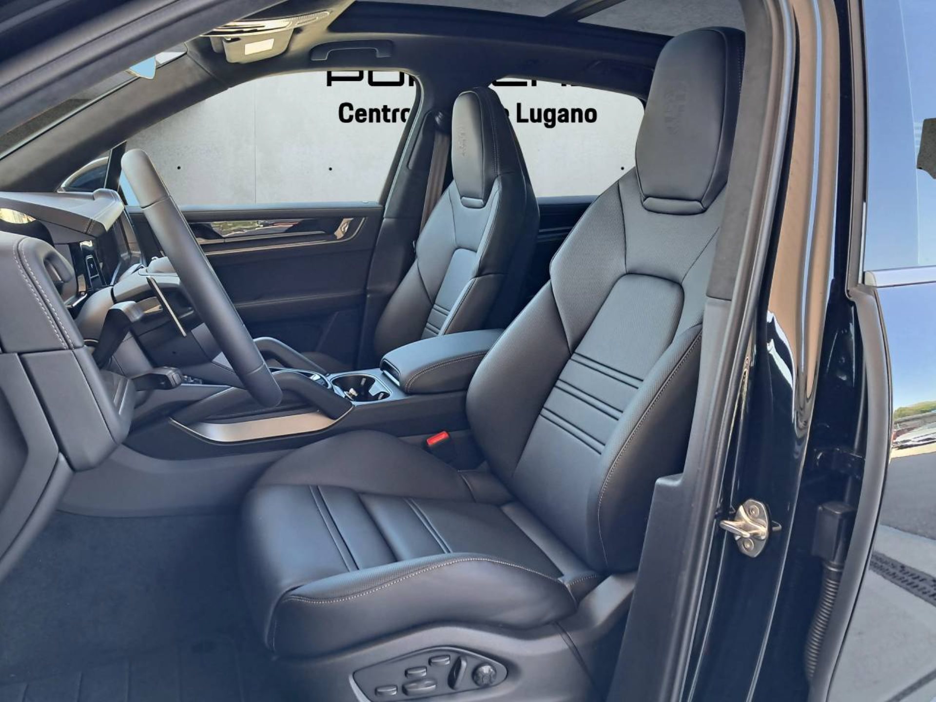 PORSCHE Cayenne Turbo E-Hybrid-image-4