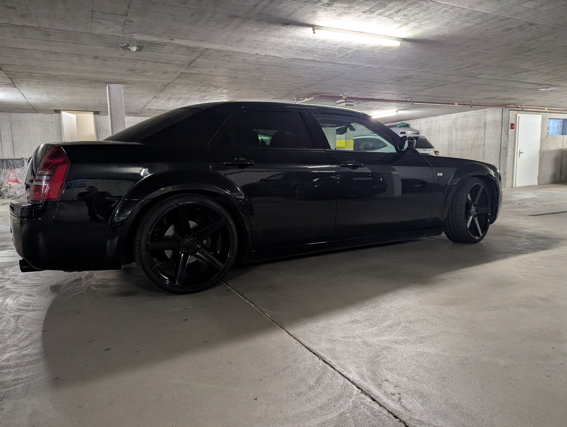 CHRYSLER Chrysler 300C 5.7 HEMI V8 360 PS | KW | 22 Zoll | Frisch MFK-image-1