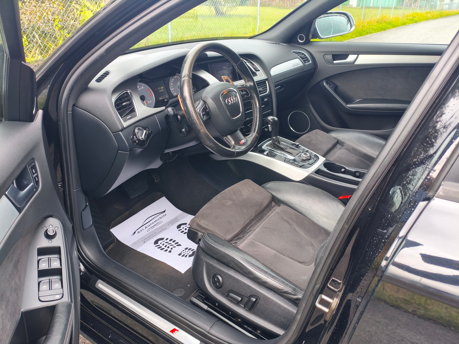 AUDI S4 Avant 3.0 TFSI quattro S-tronic-image-11