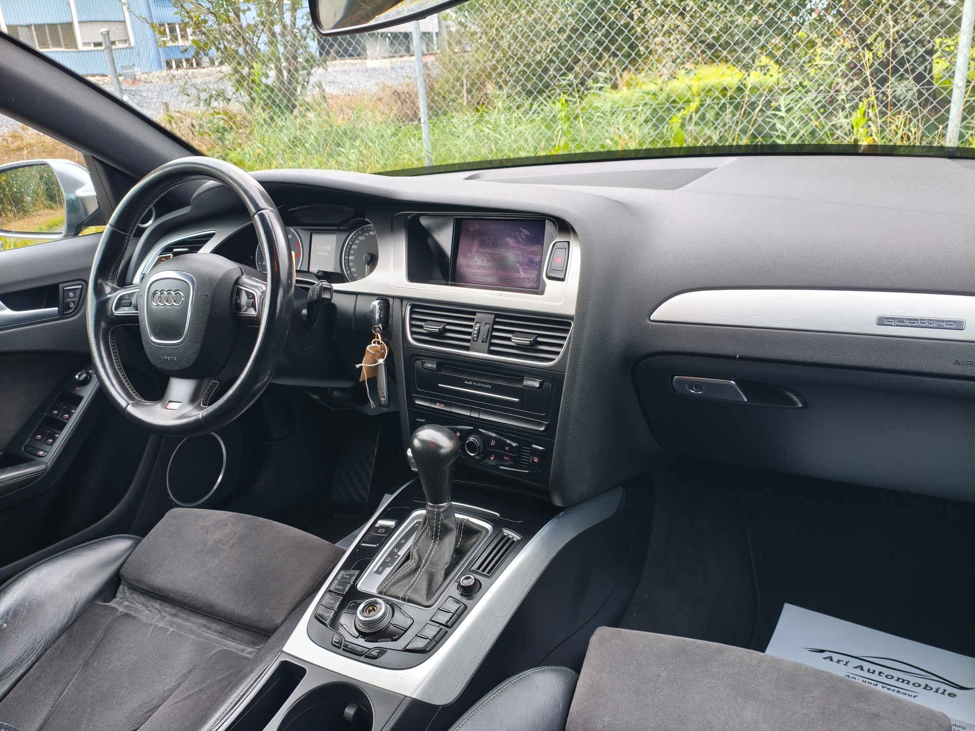 AUDI S4 Avant 3.0 TFSI quattro S-tronic-image-12