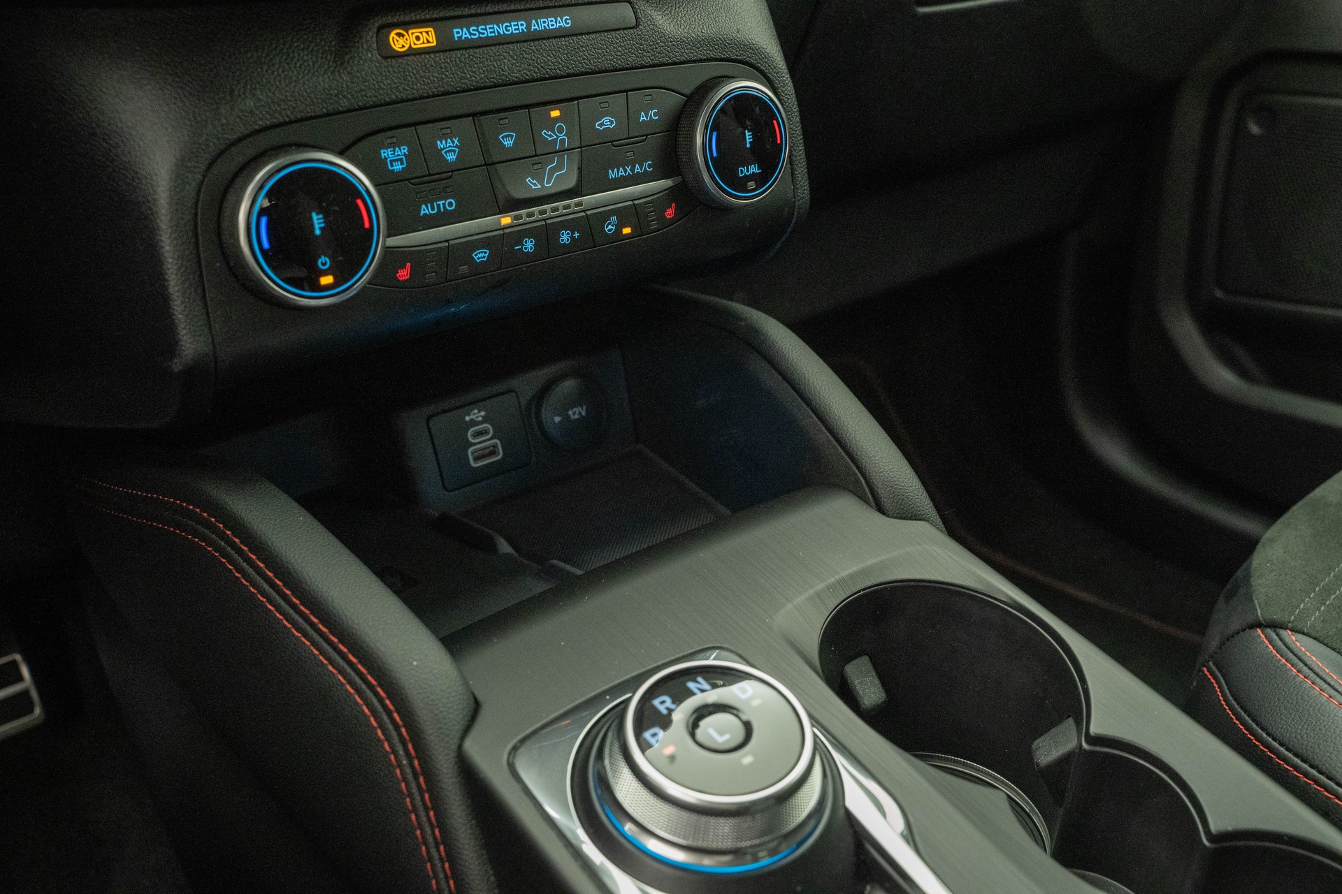 FORD Kuga 2.5 Plug-in Hybrid ST-Line X-image-12