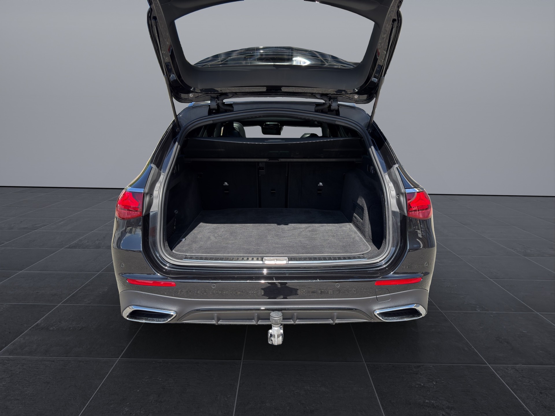 MERCEDES-BENZ E 200 AMG Line 4matic Kombi-image-15
