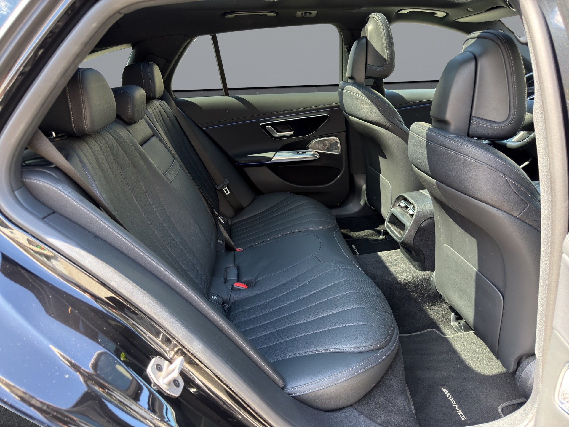 MERCEDES-BENZ E 200 AMG Line 4matic Kombi-image-13