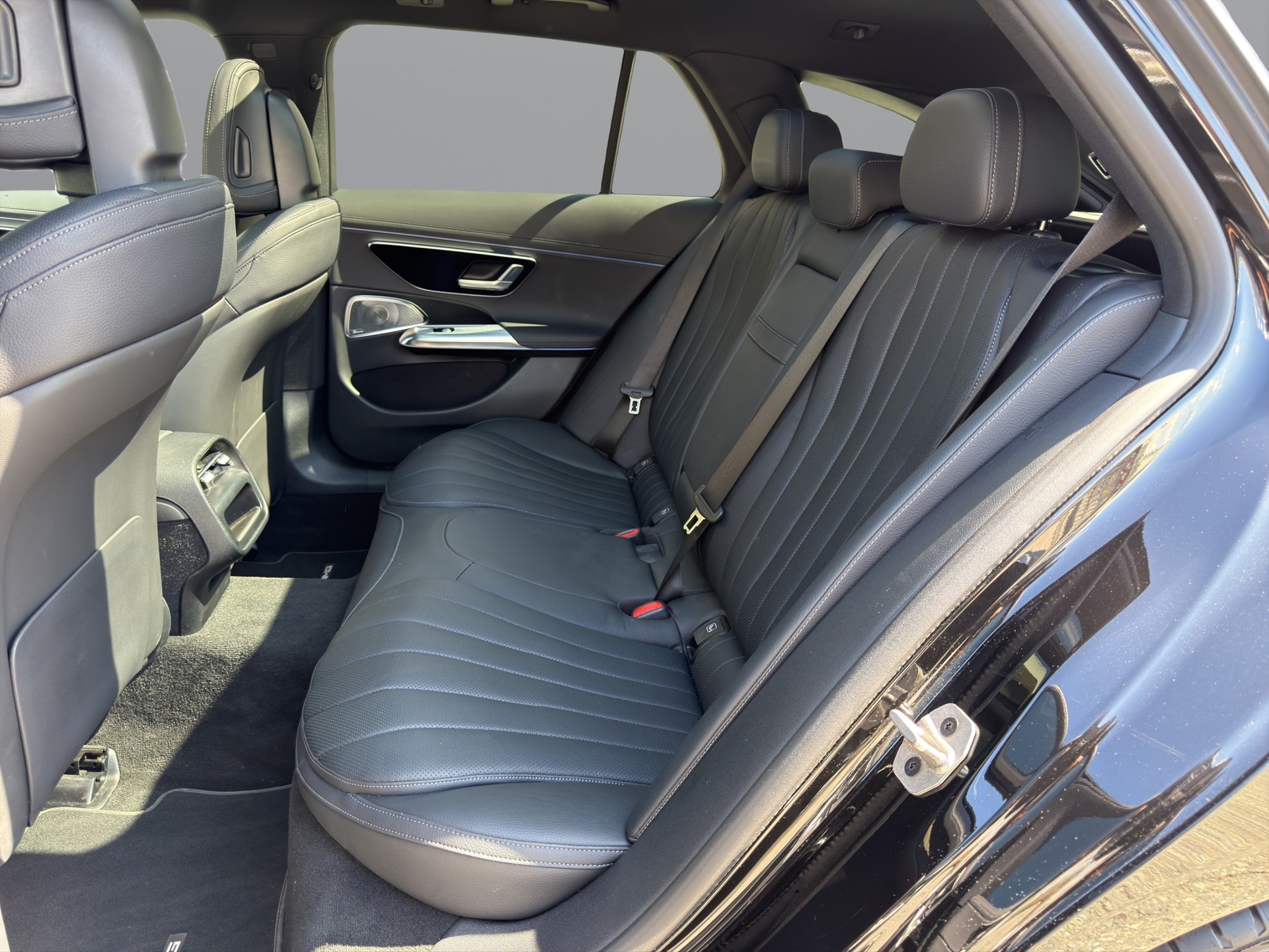 MERCEDES-BENZ E 200 AMG Line 4matic Kombi-image-12