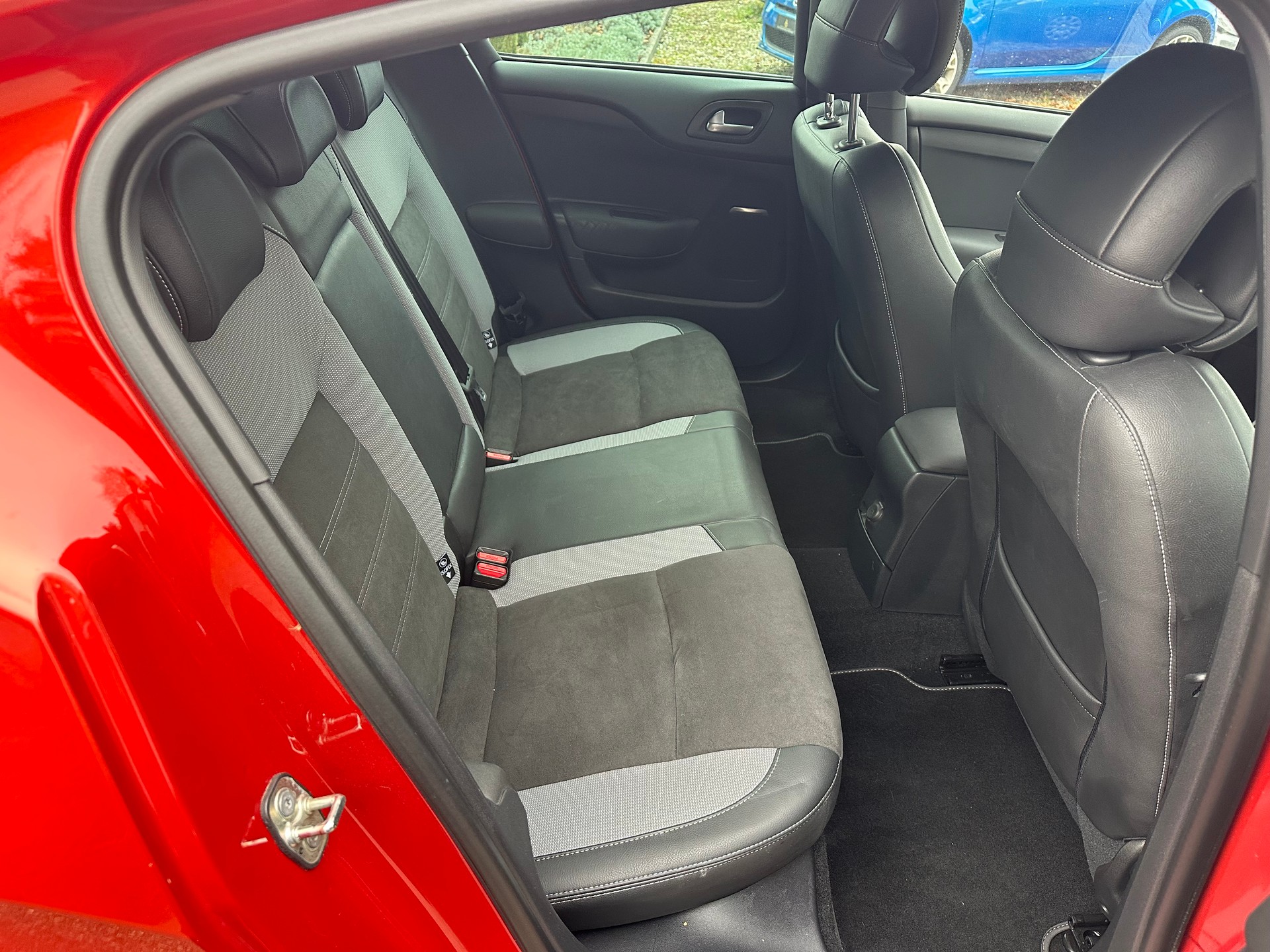 DS AUTOMOBILES DS 4 Crossback 1.6 THP Sport Chic Automatic-image-8