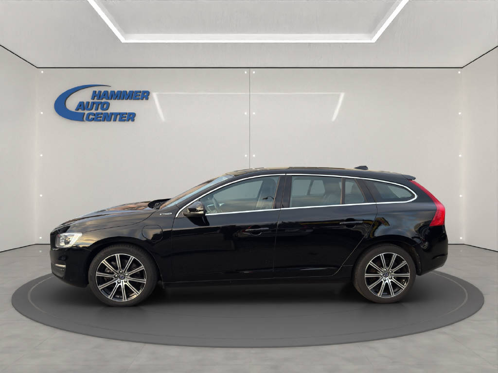 VOLVO V60 2.4 D6 TE Momentum Pl.Hyb.-image-1