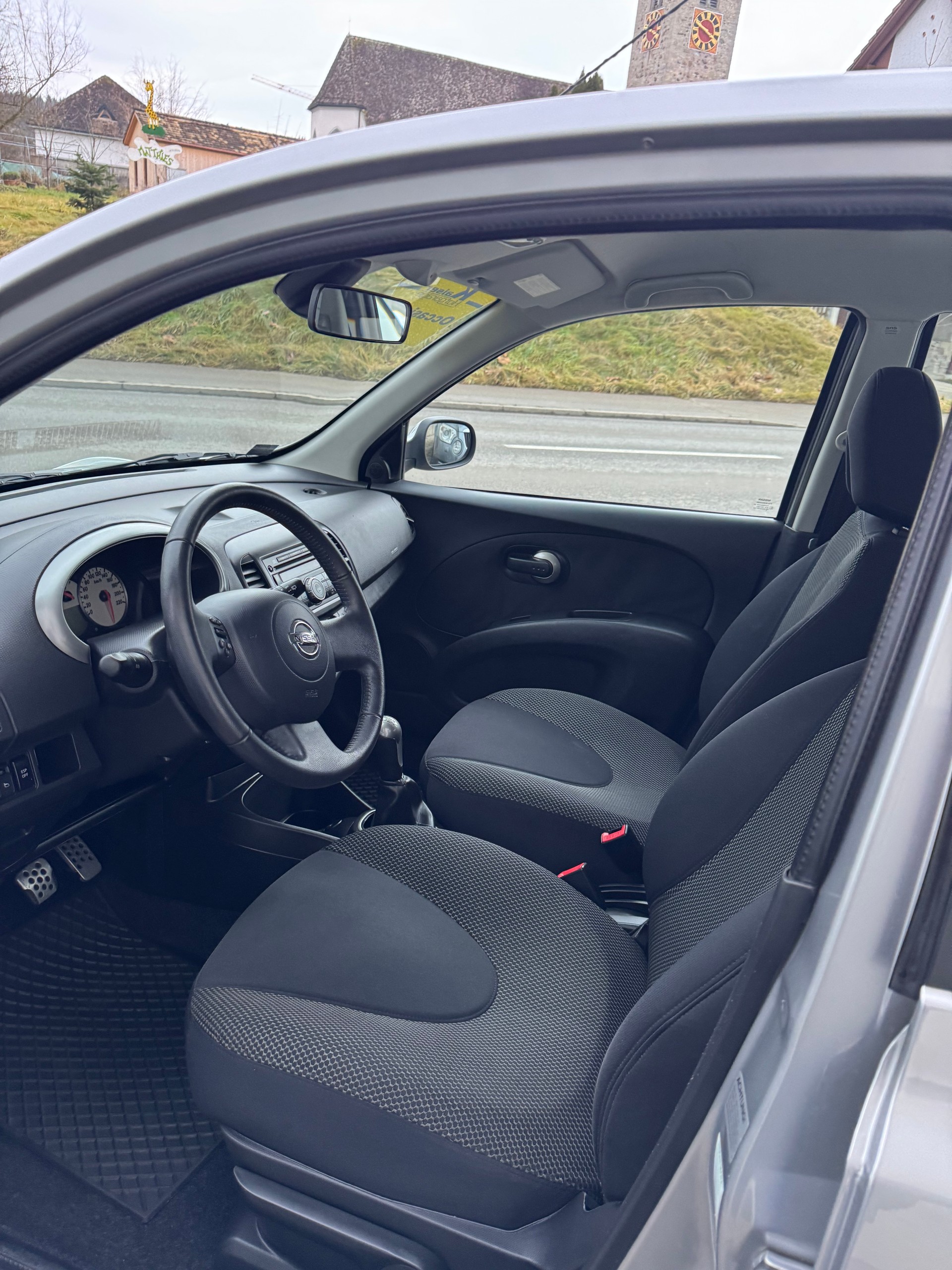NISSAN Micra 1.6 SR-image-4