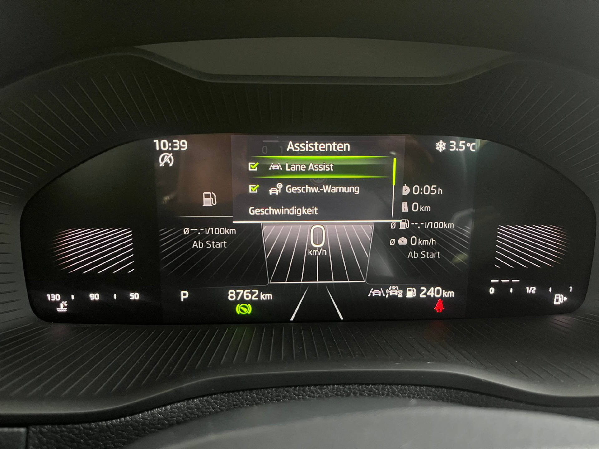 SKODA Karoq 1.5 TSI Selection DSG-image-8