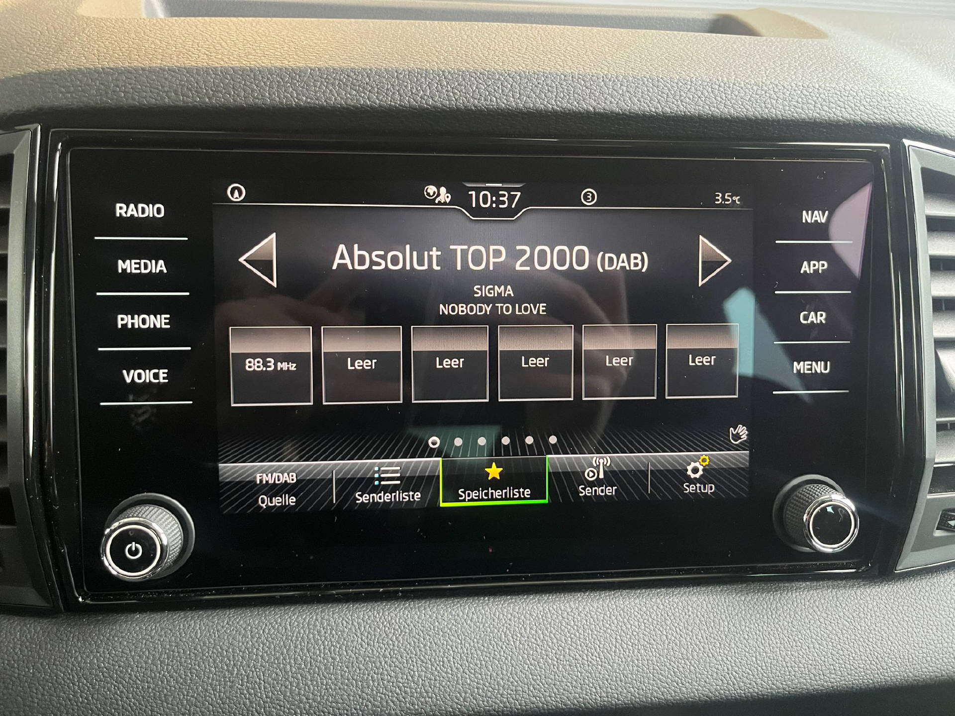 SKODA Karoq 1.5 TSI Selection DSG-image-13