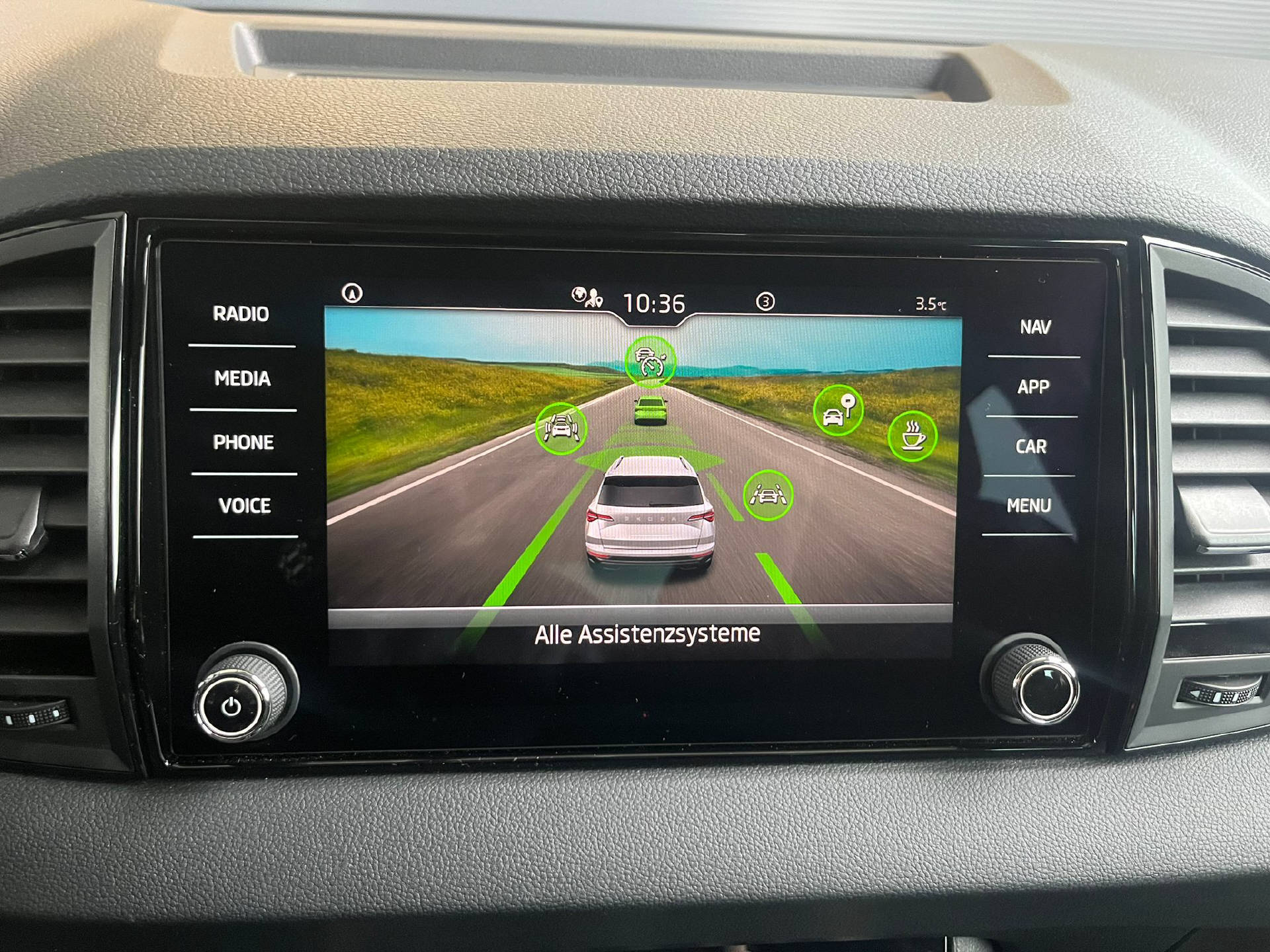 SKODA Karoq 1.5 TSI Selection DSG-image-11