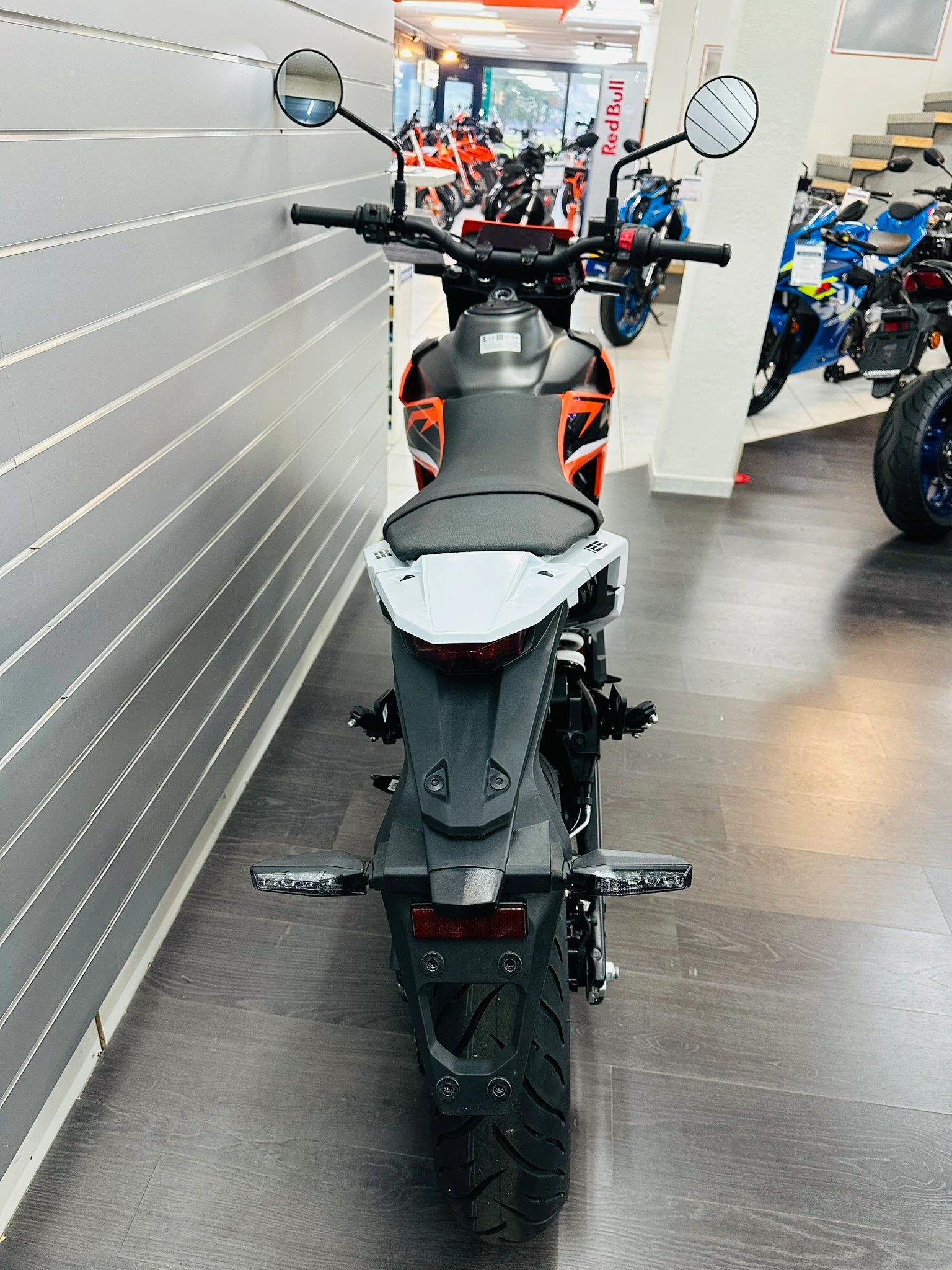 KTM 125 SMC R-showroom-element-3