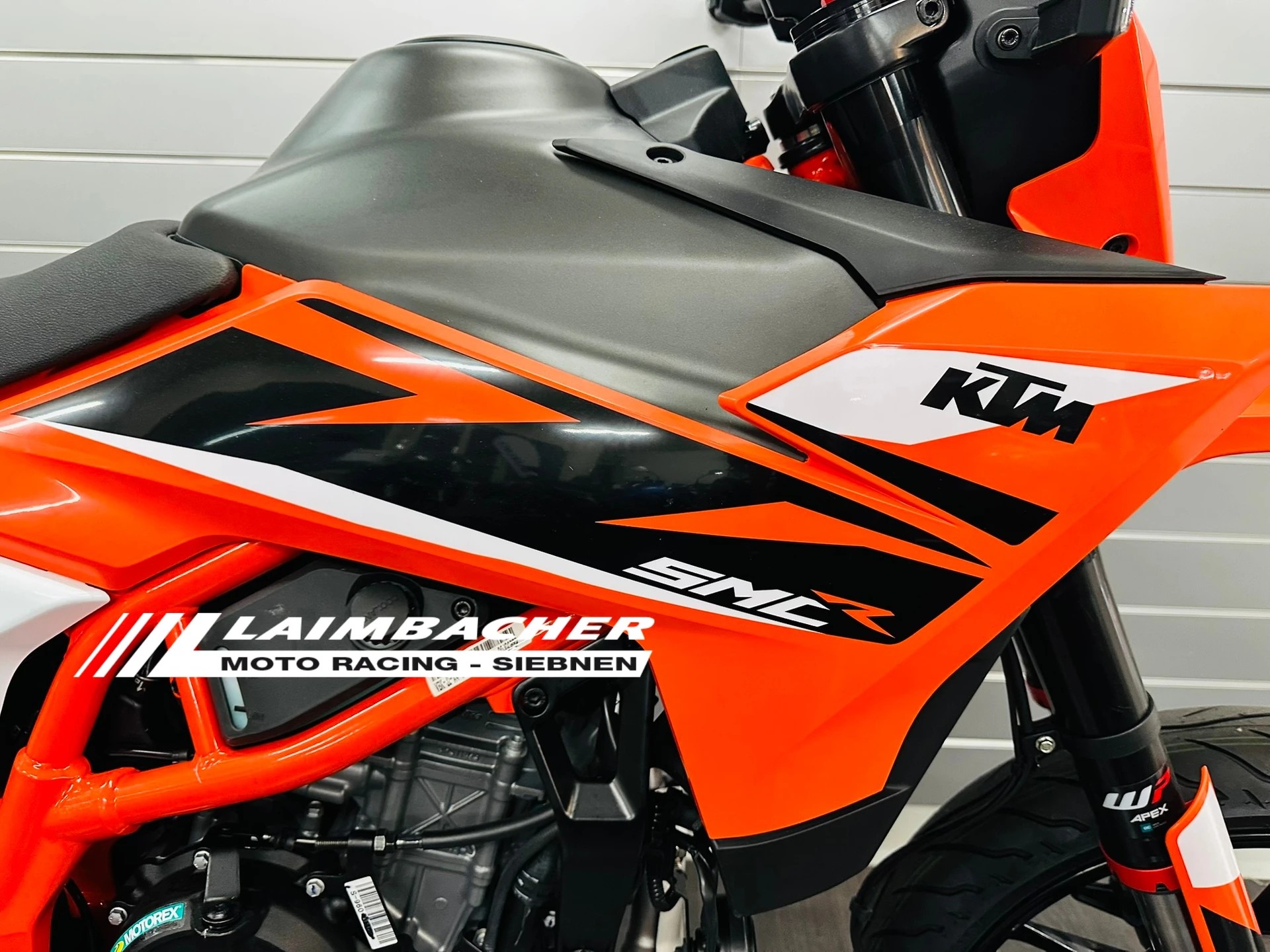 KTM 125 SMC R-showroom-element-1