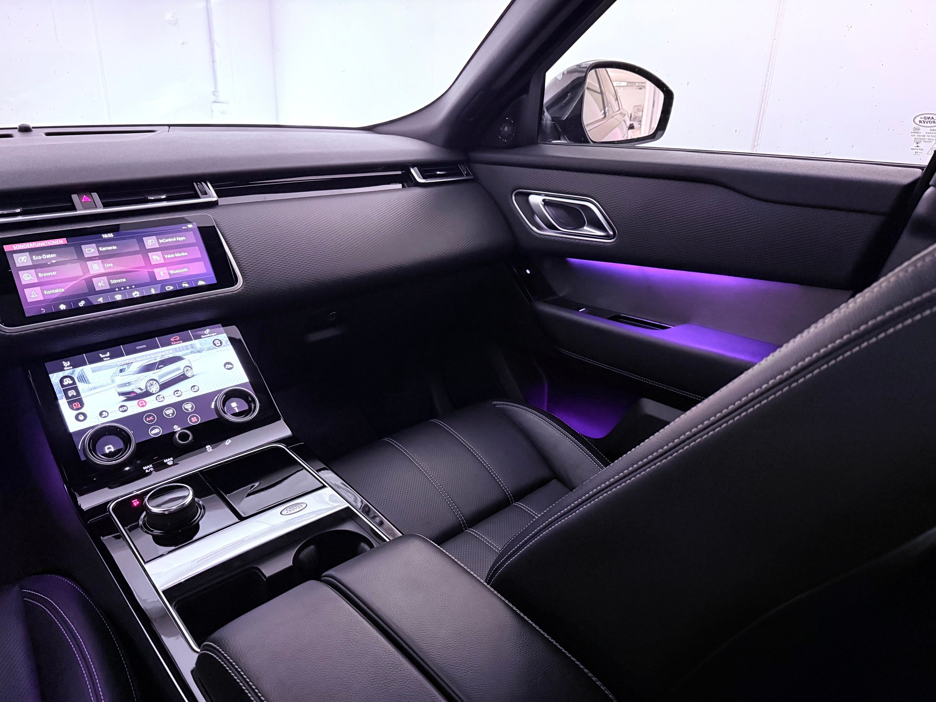 LAND ROVER Range Rover Velar R-Dynamic D300-image-17