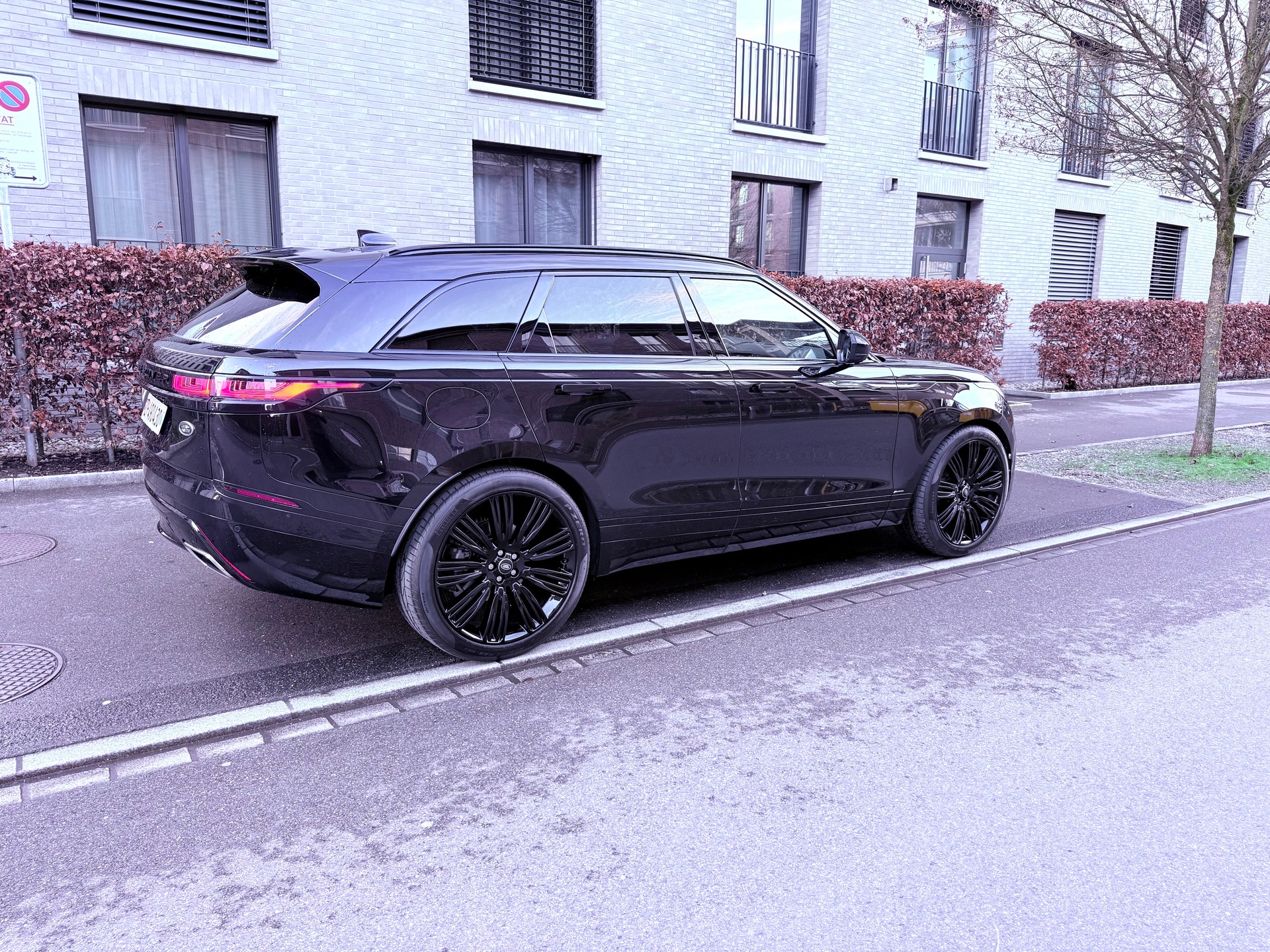 LAND ROVER Range Rover Velar R-Dynamic D300-image-12