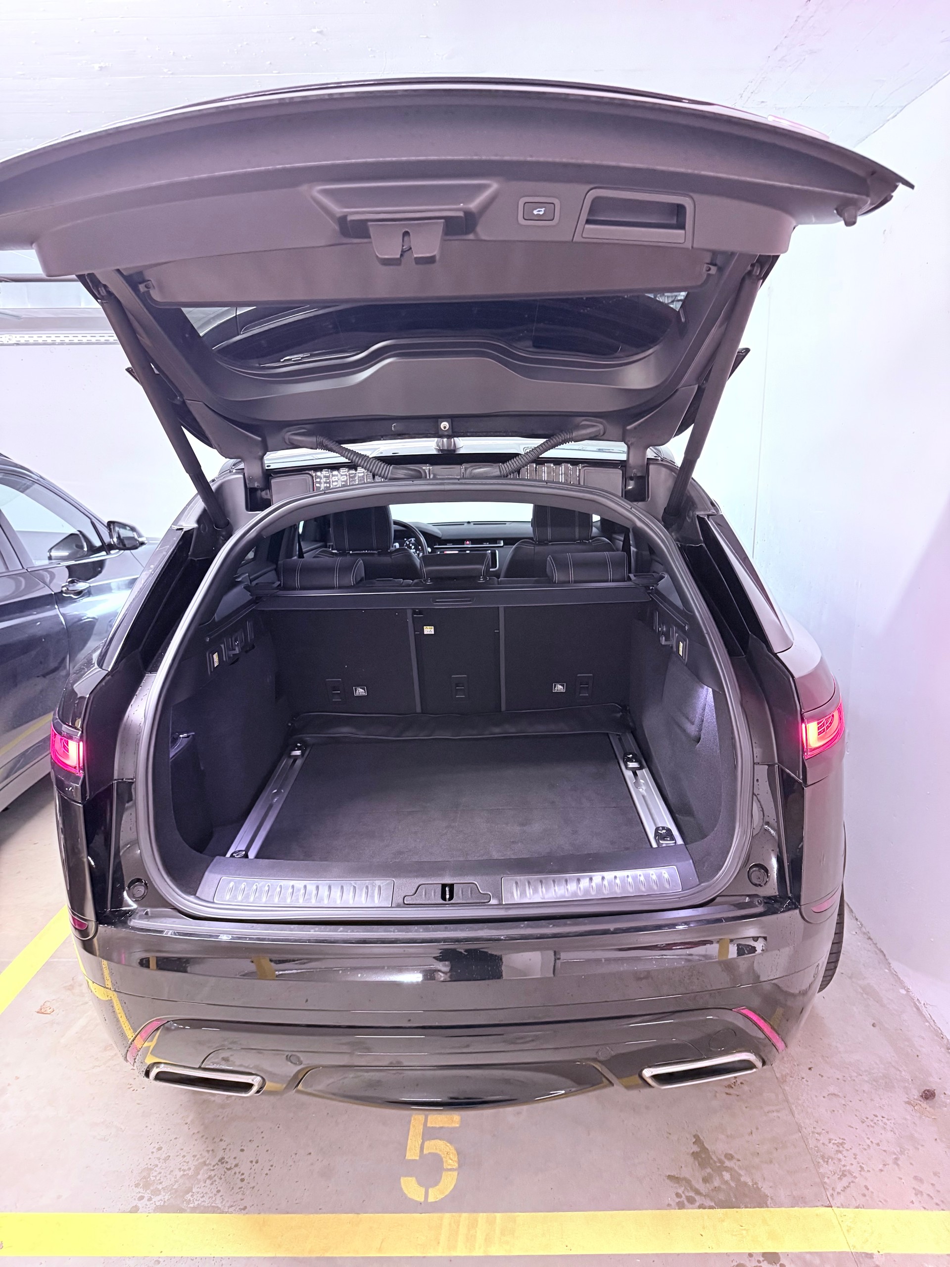 LAND ROVER Range Rover Velar R-Dynamic D300-image-24