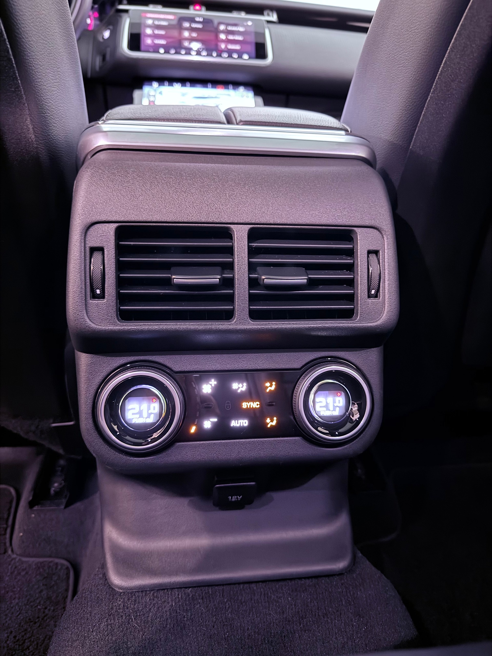 LAND ROVER Range Rover Velar R-Dynamic D300-image-21